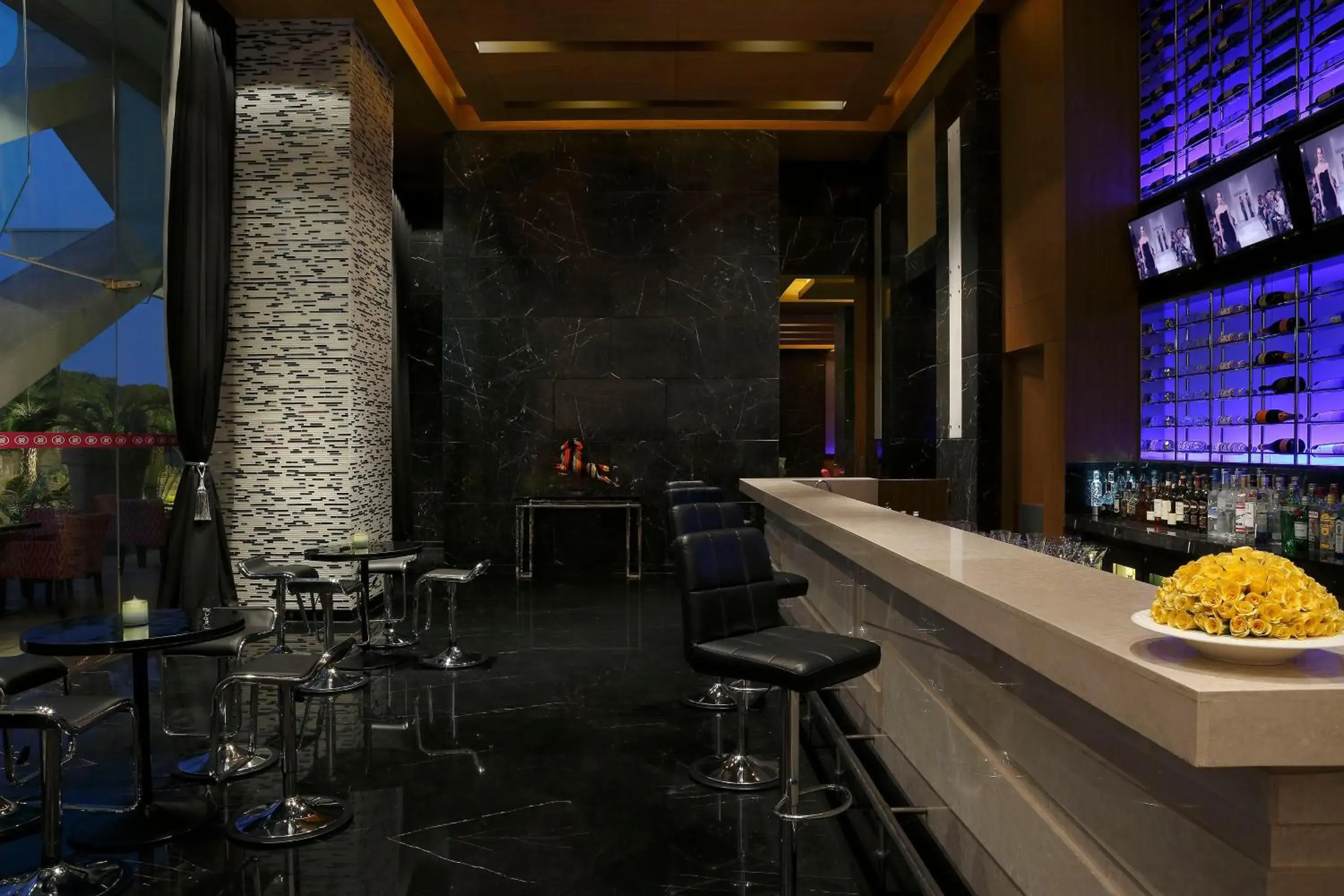 Lounge or bar in InterContinental Jaipur Tonk Road by IHG Lounge or bar in InterContinental Jaipur Tonk Road by IHG