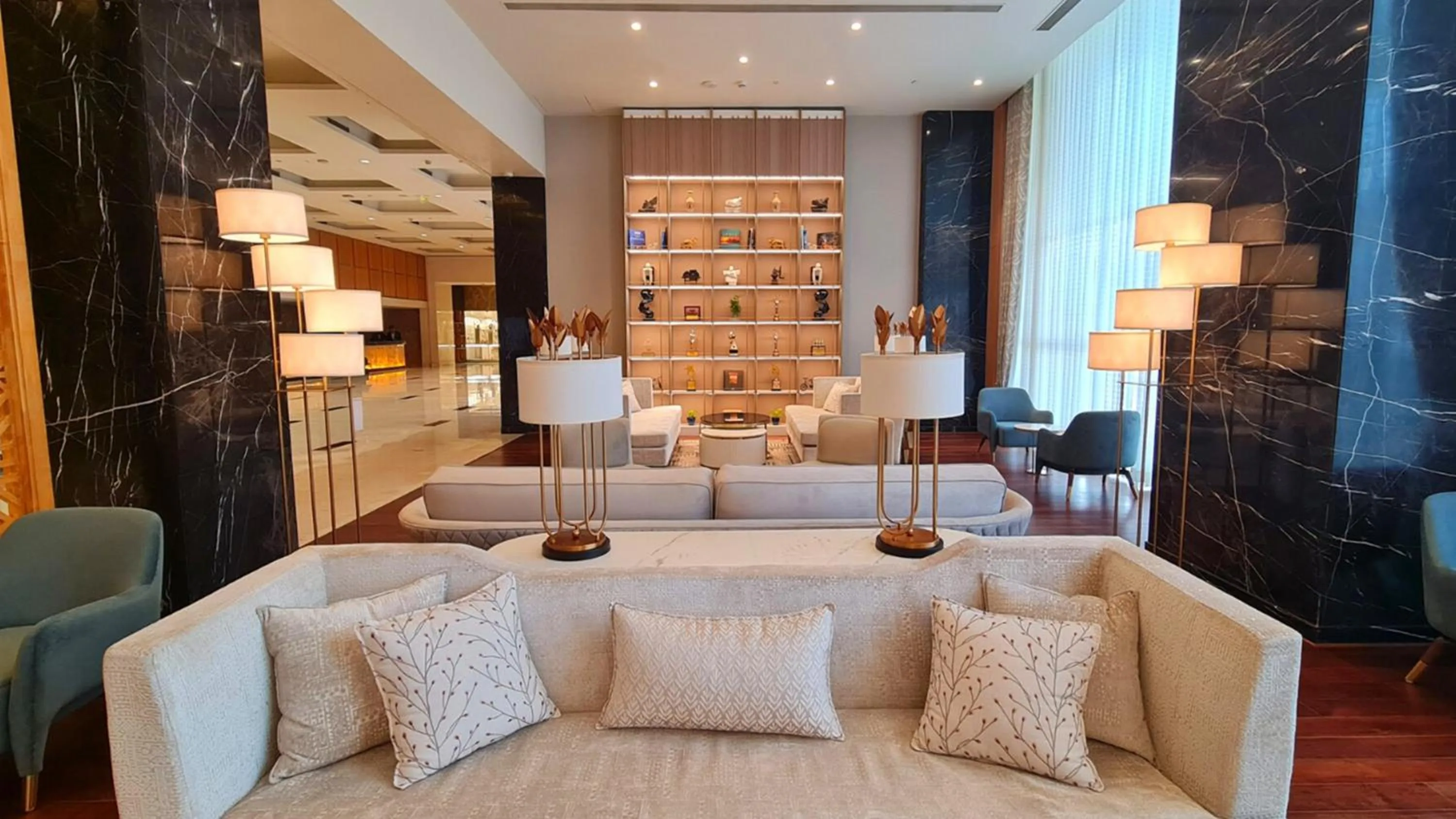 Lounge or bar in InterContinental Jaipur Tonk Road by IHG