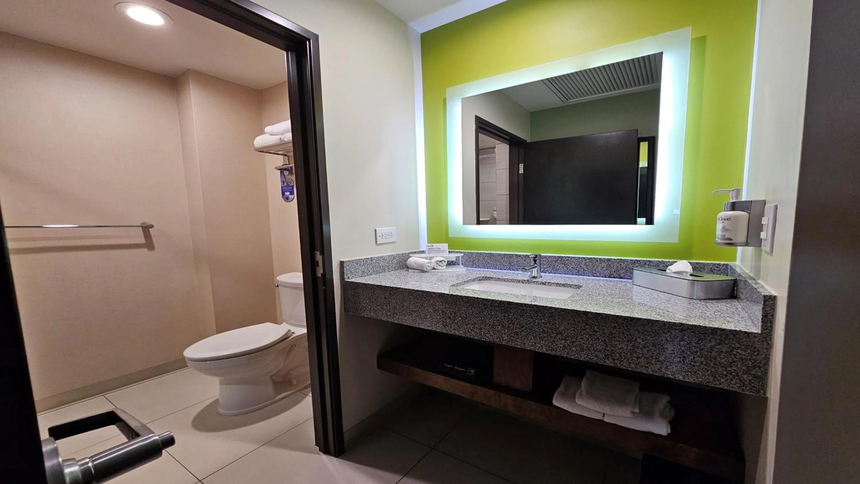 Bathroom in Holiday Inn Express & Suites Mexicali by IHG