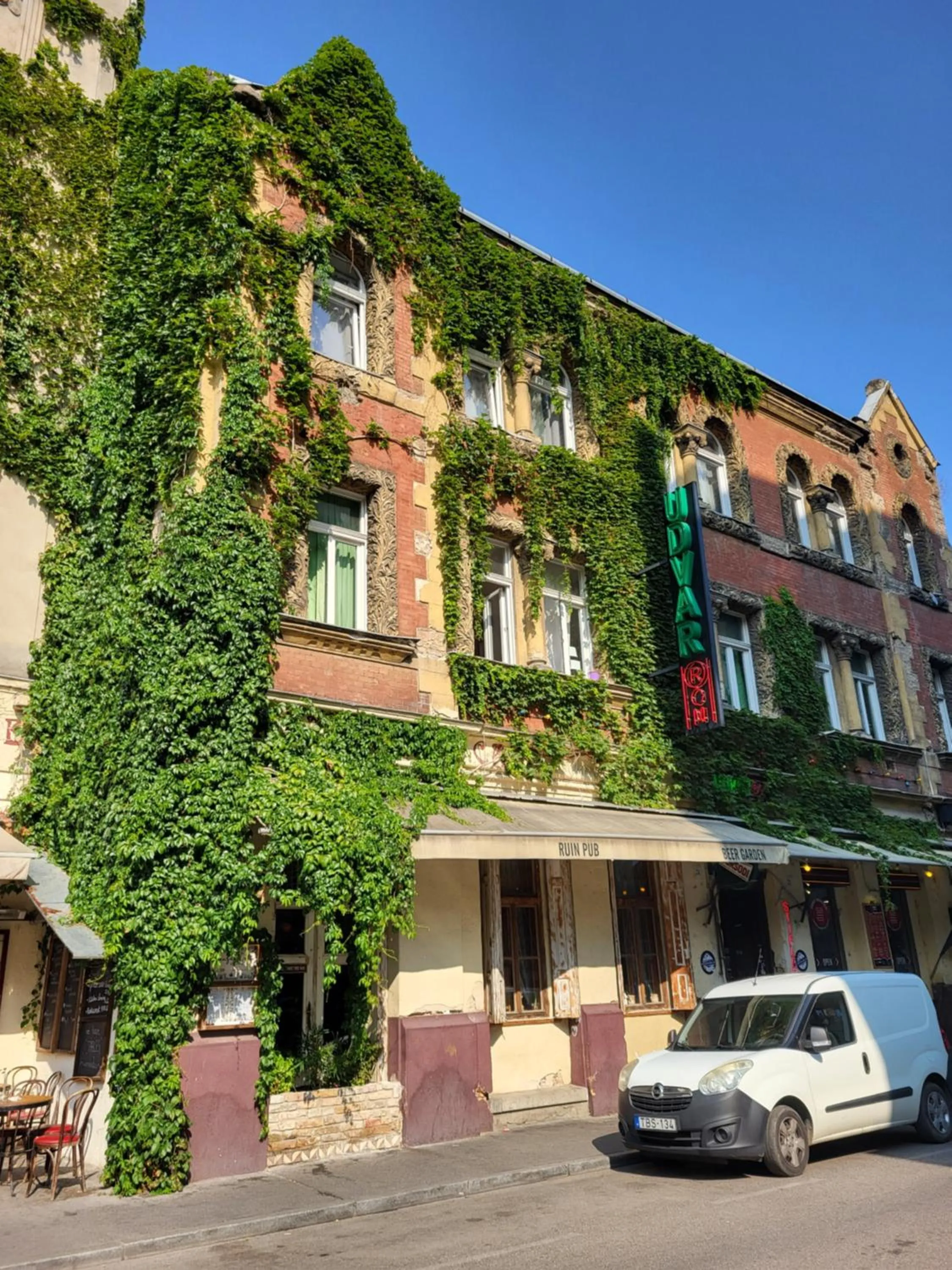 Budapest Party Hostel at Udvarom