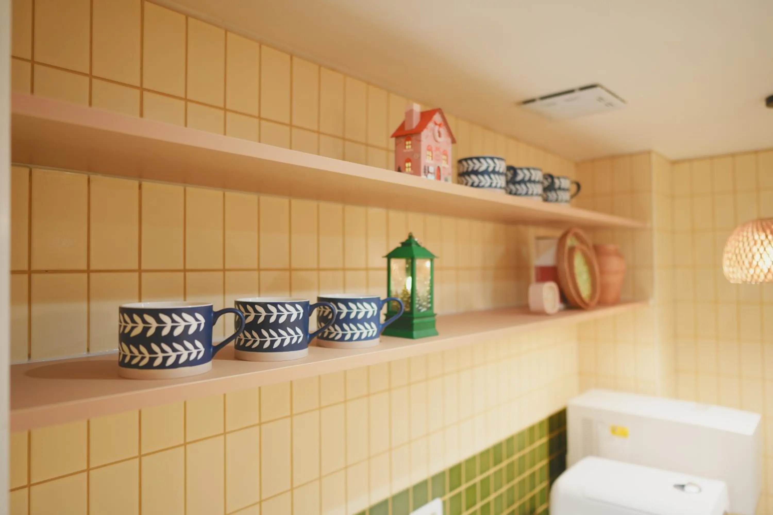 Communal kitchen in Stay Hello Hongdae Sinchon