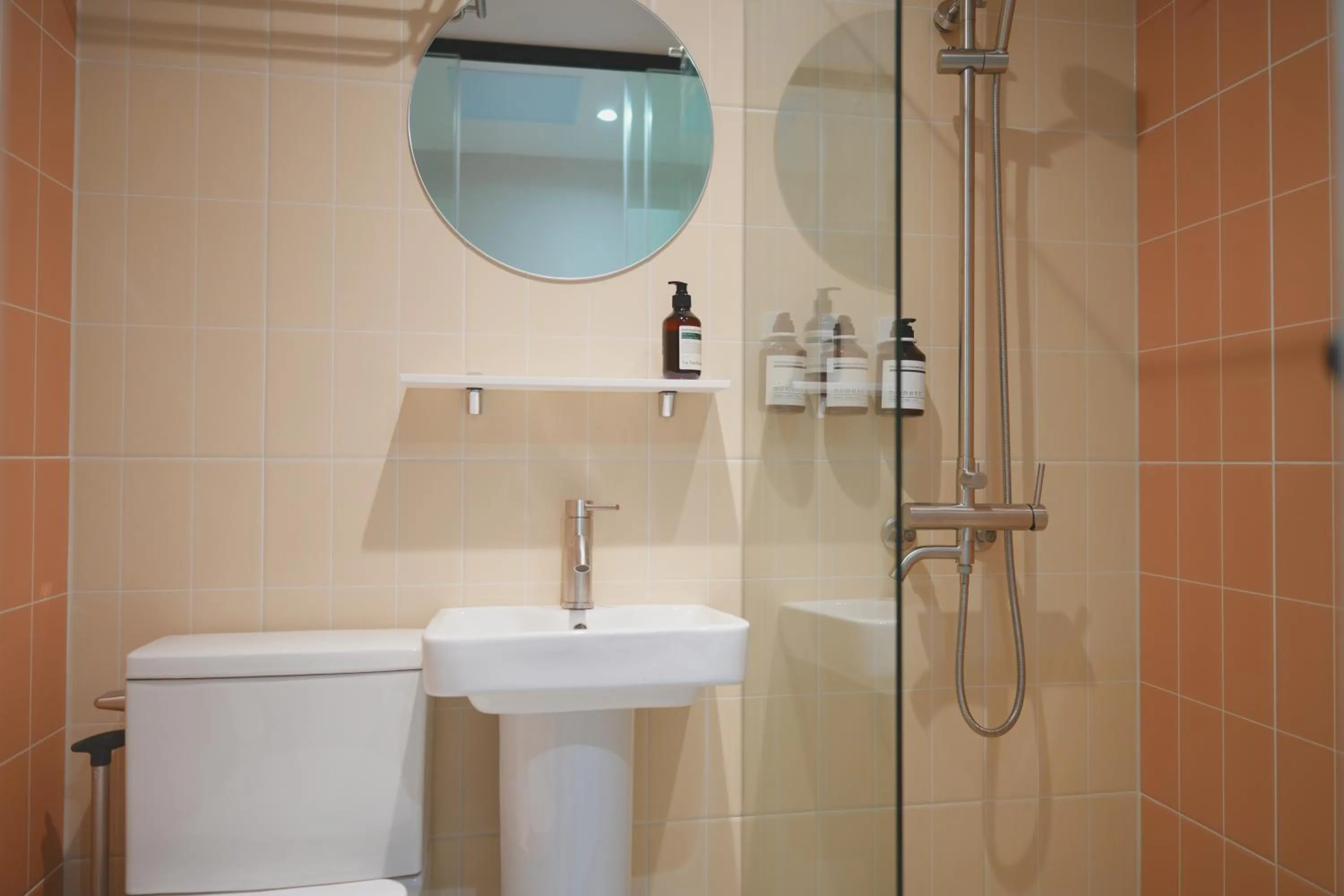 Shower in Stay Hello Hongdae Sinchon