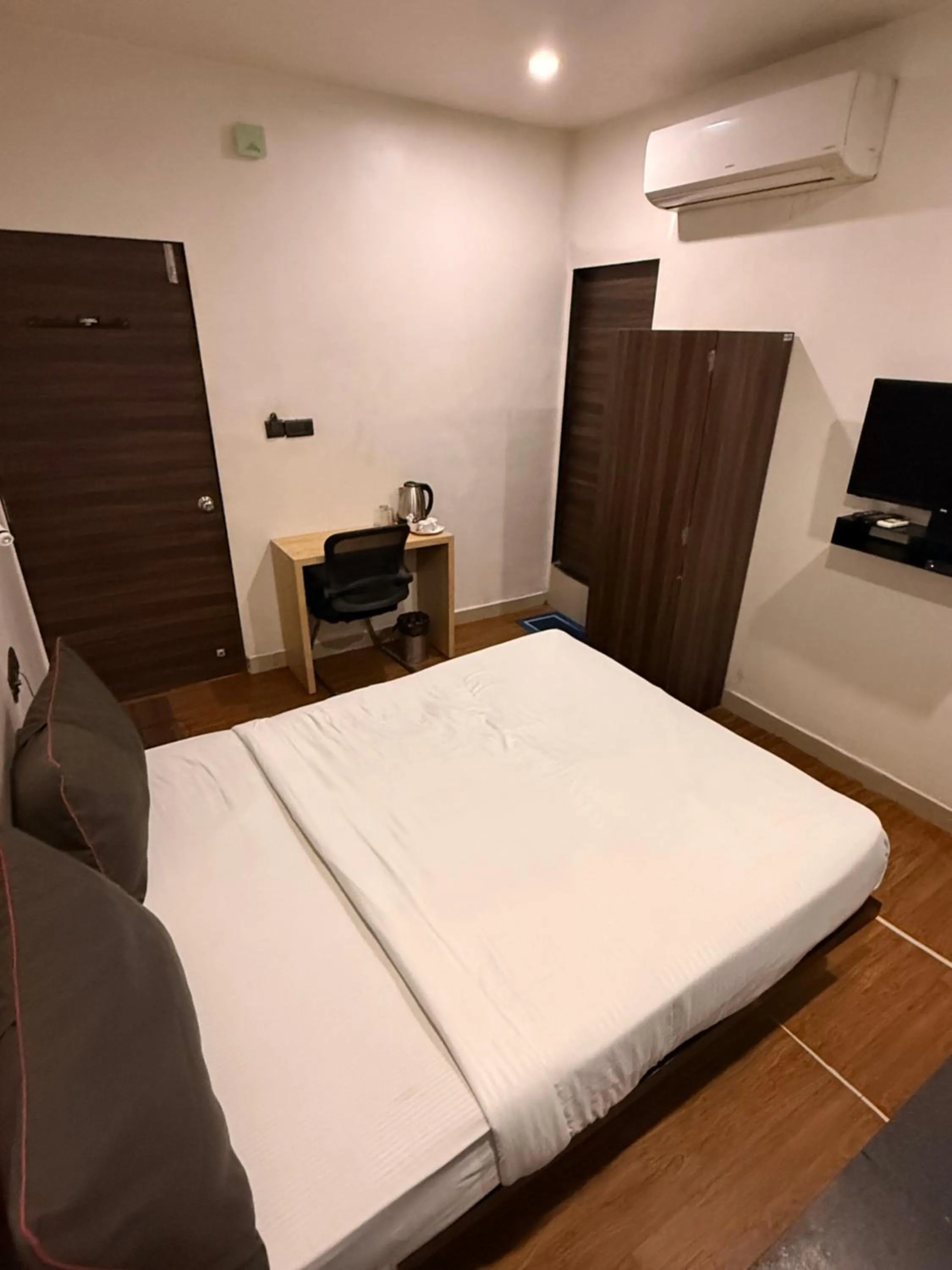 Bed in Hotel Lotus