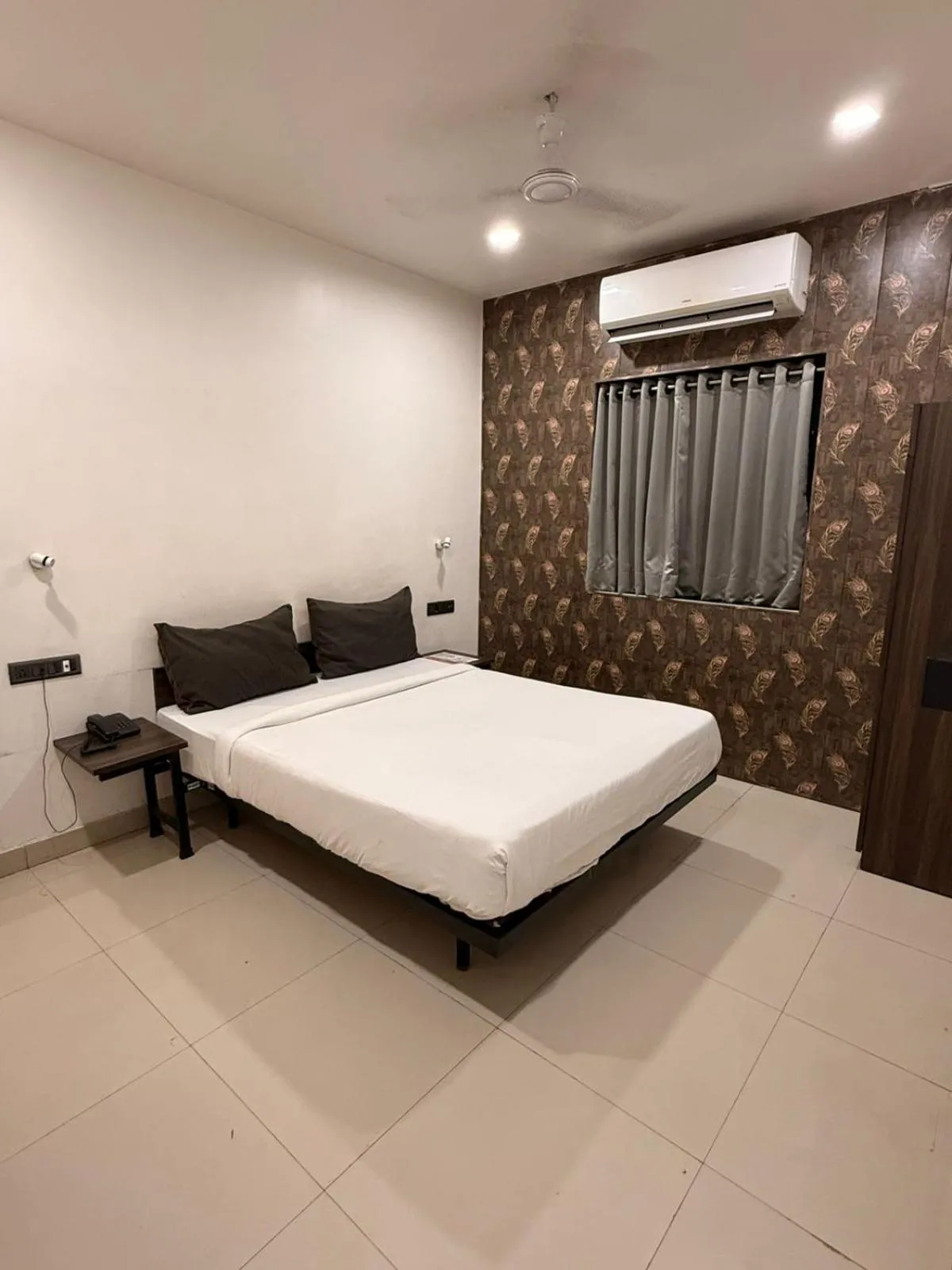 Bed in Hotel Lotus
