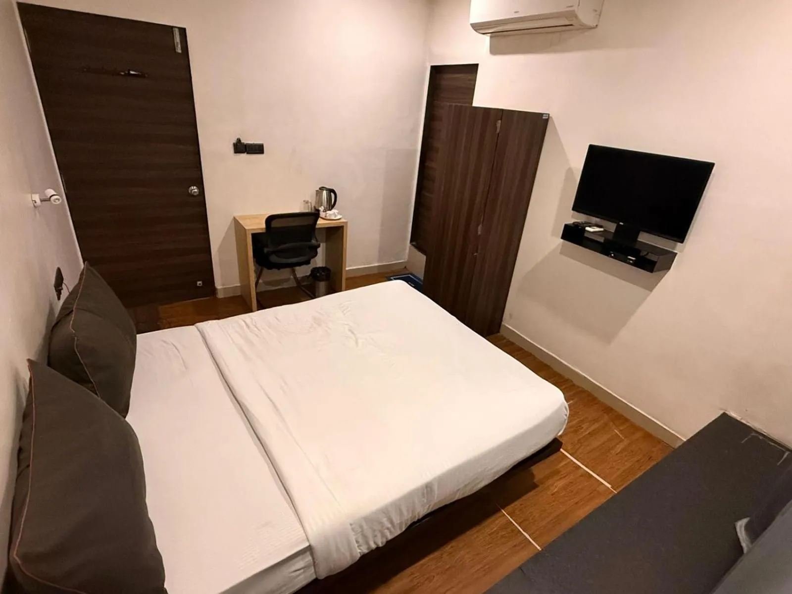 Bed in Hotel Lotus