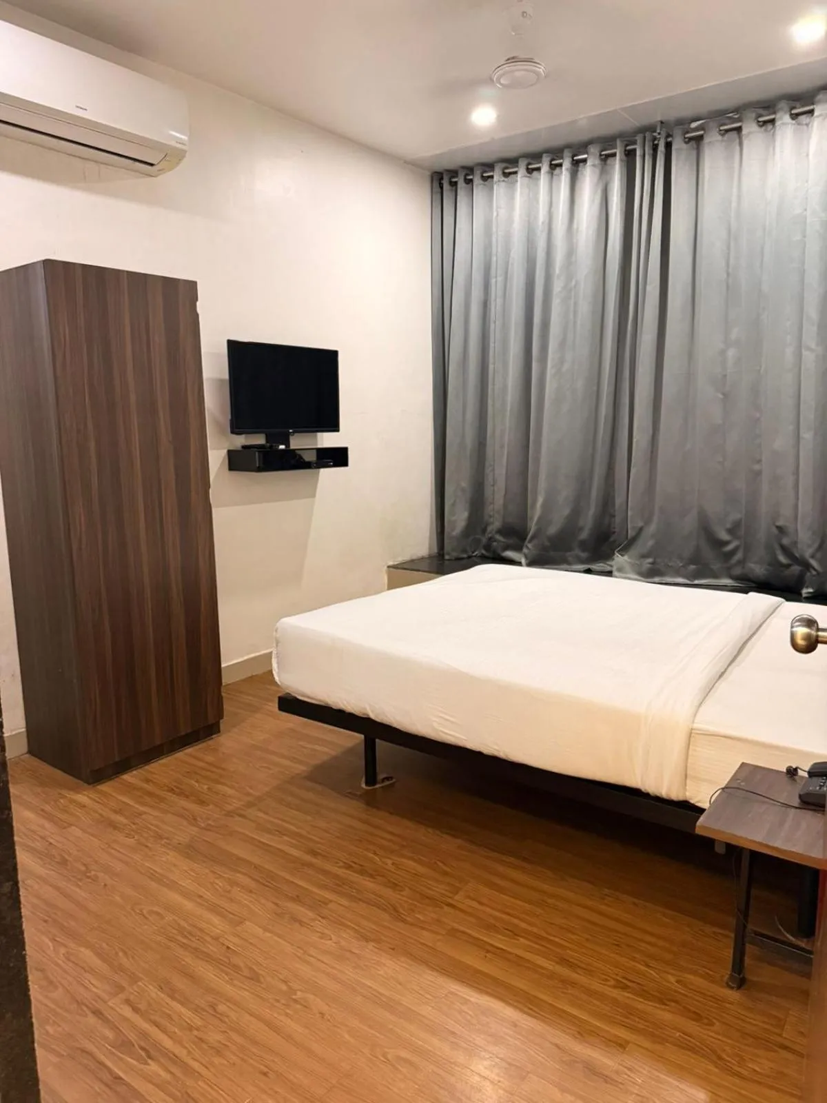 Bed in Hotel Lotus