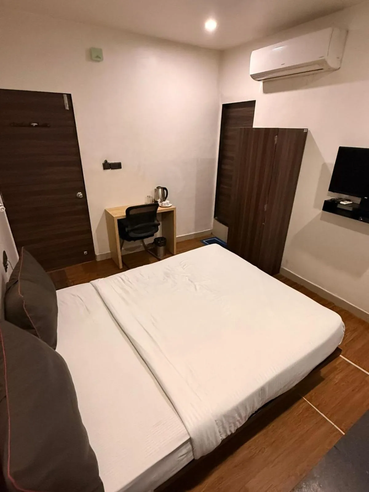 Bed in Hotel Lotus