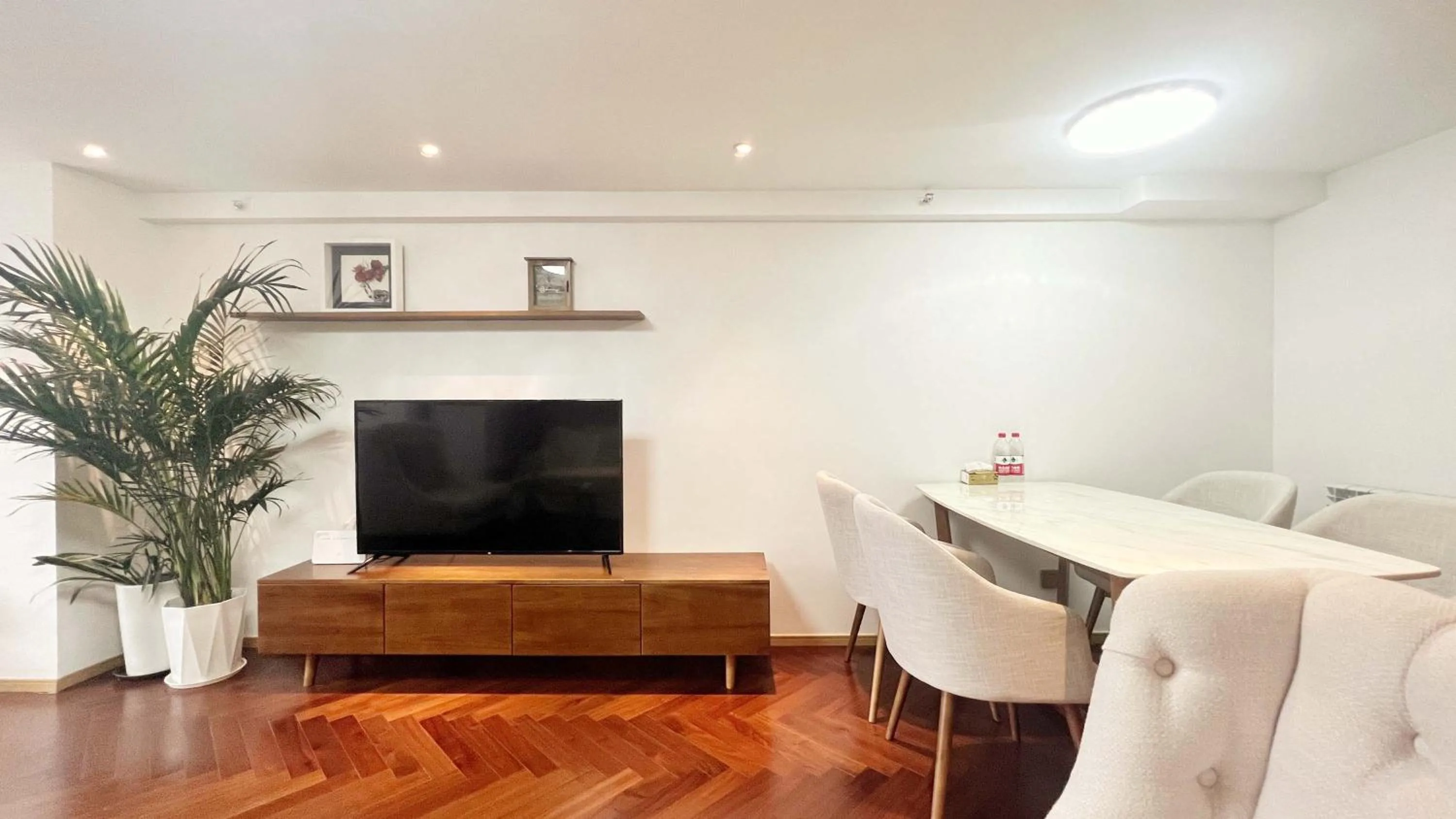TV and multimedia in Hongqiao Aegean Sea LOFT Apartment