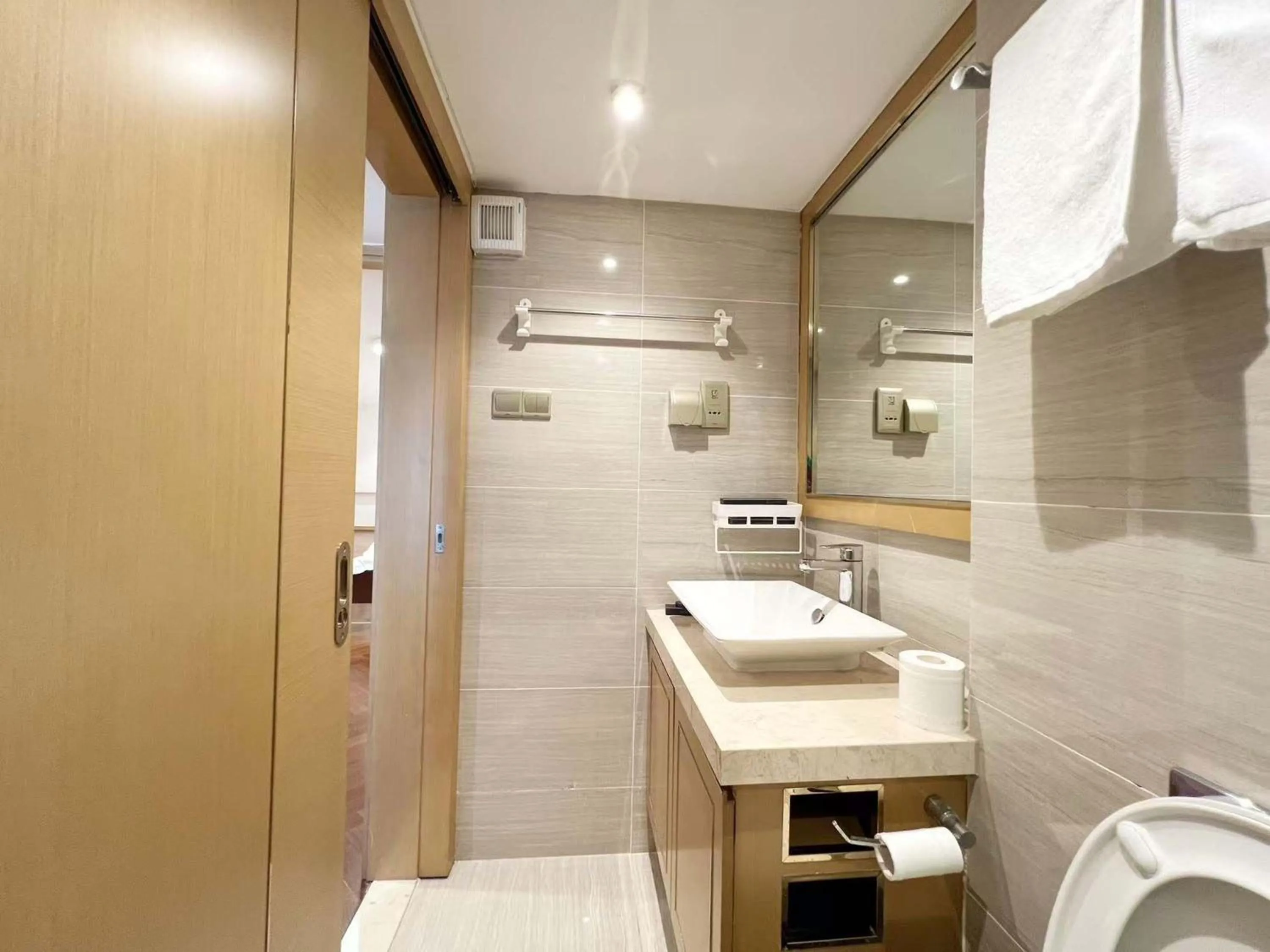 Shower in Hongqiao Aegean Sea LOFT Apartment