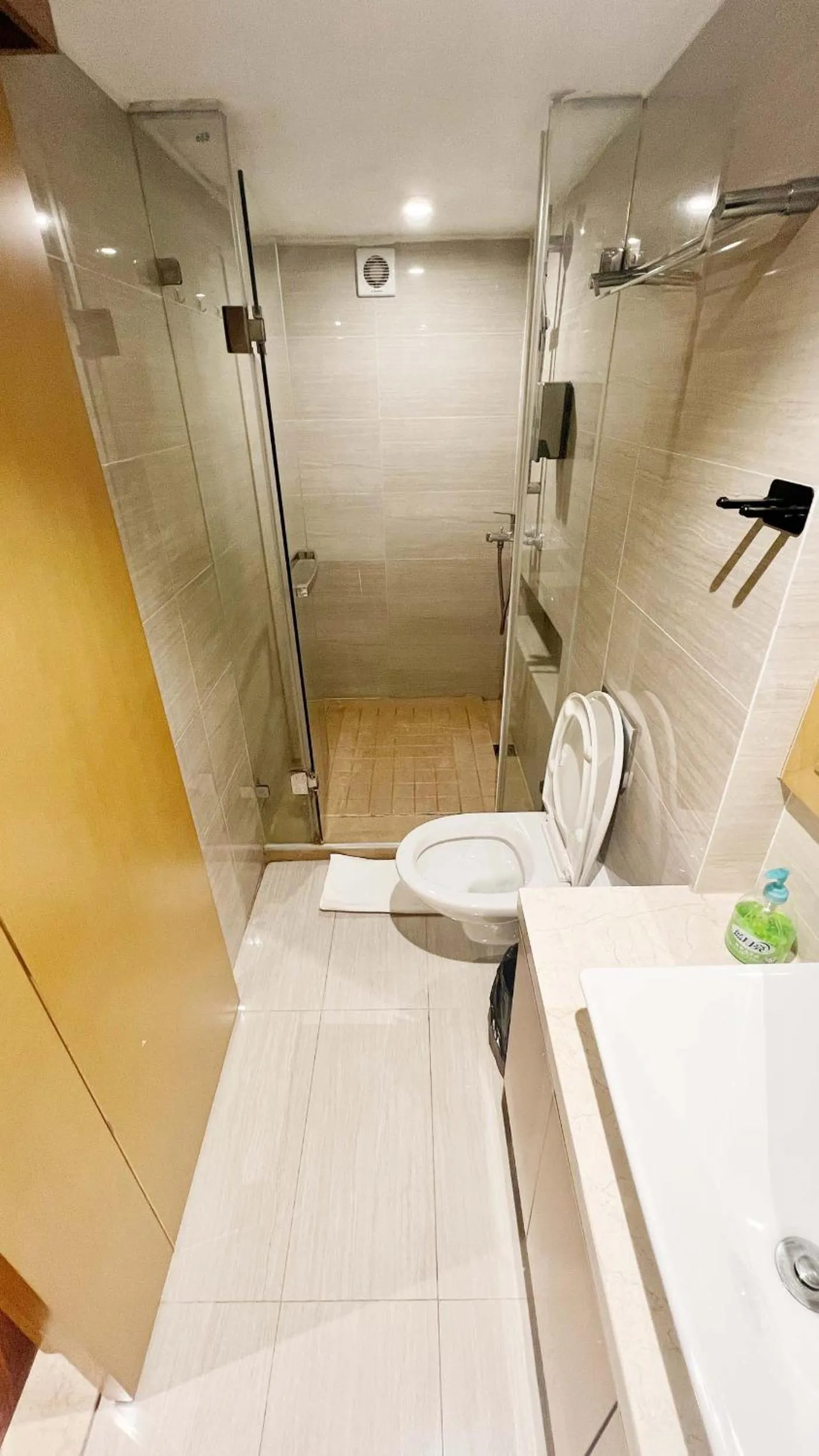 Shower in Hongqiao Aegean Sea LOFT Apartment