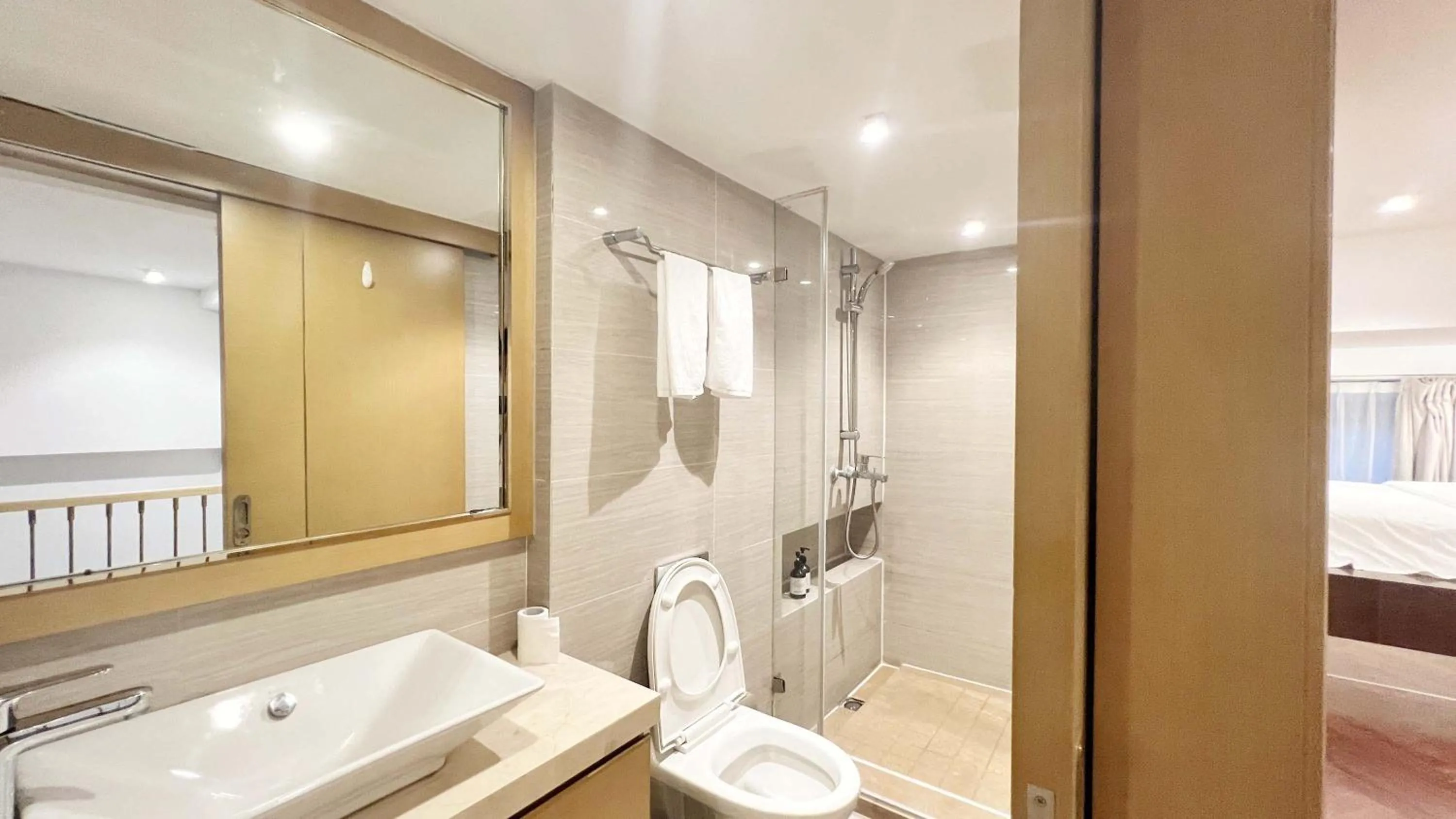 Shower in Hongqiao Aegean Sea LOFT Apartment