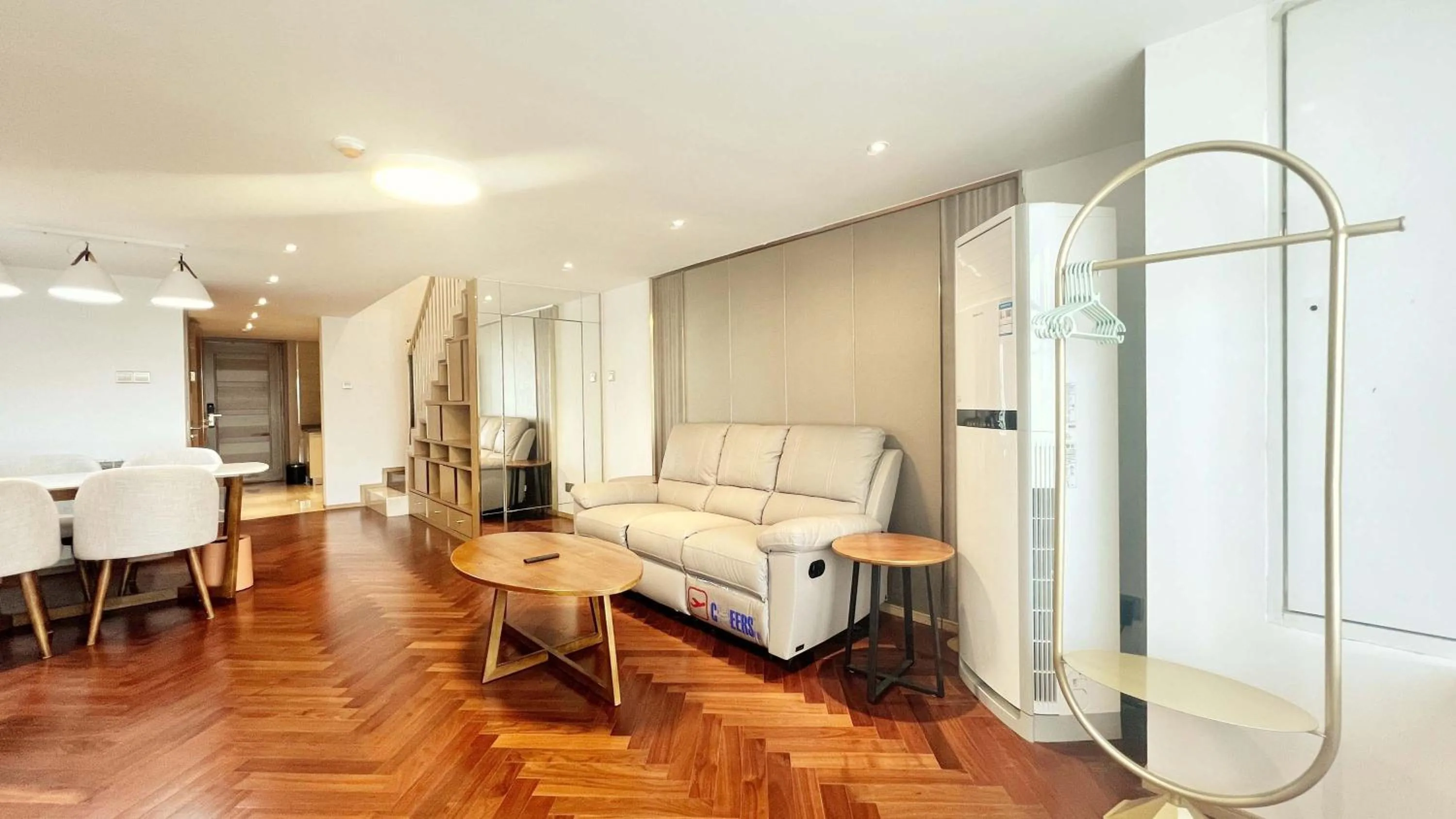 Living room, Bed in Hongqiao Aegean Sea LOFT Apartment