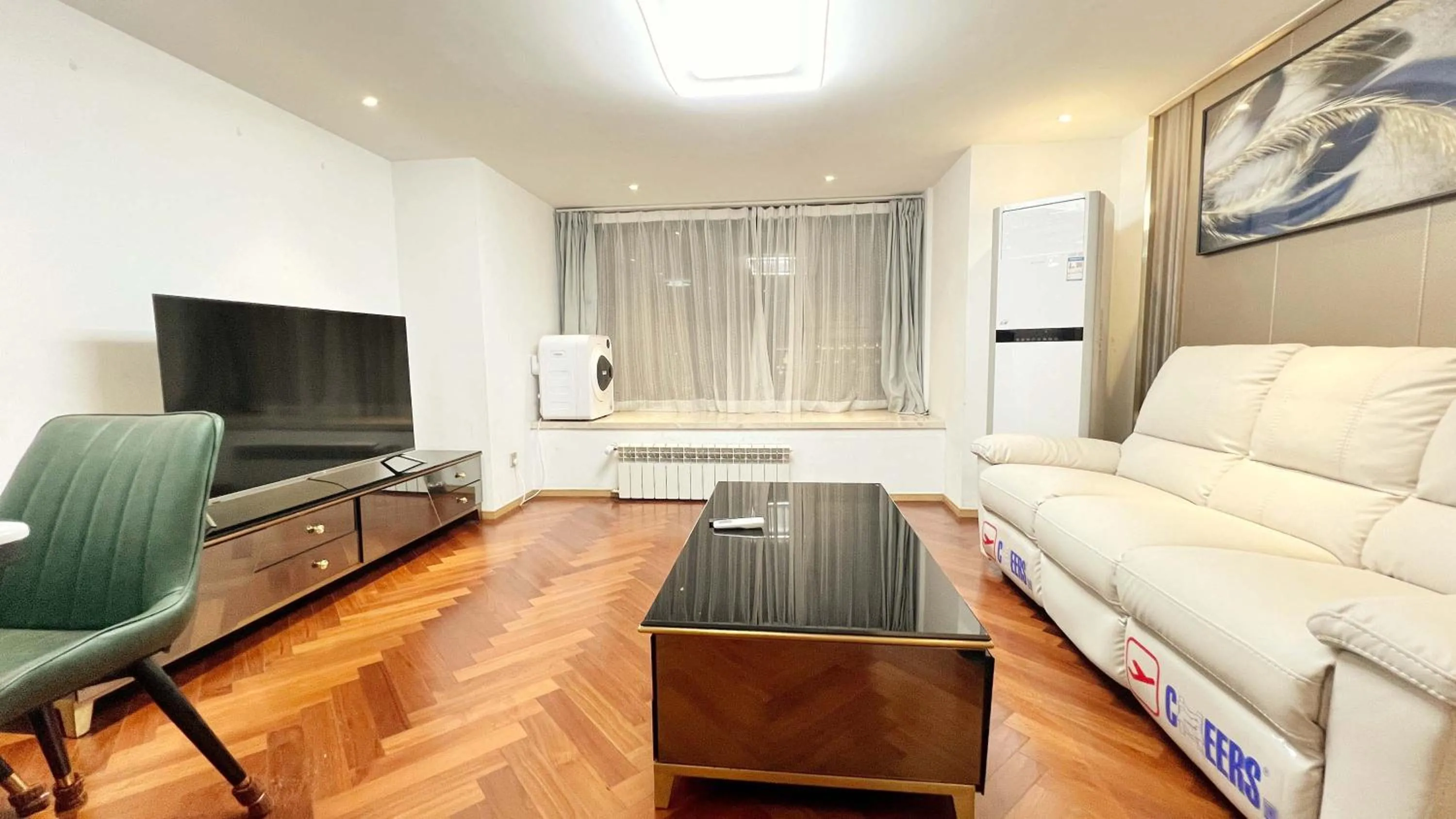 TV and multimedia in Hongqiao Aegean Sea LOFT Apartment