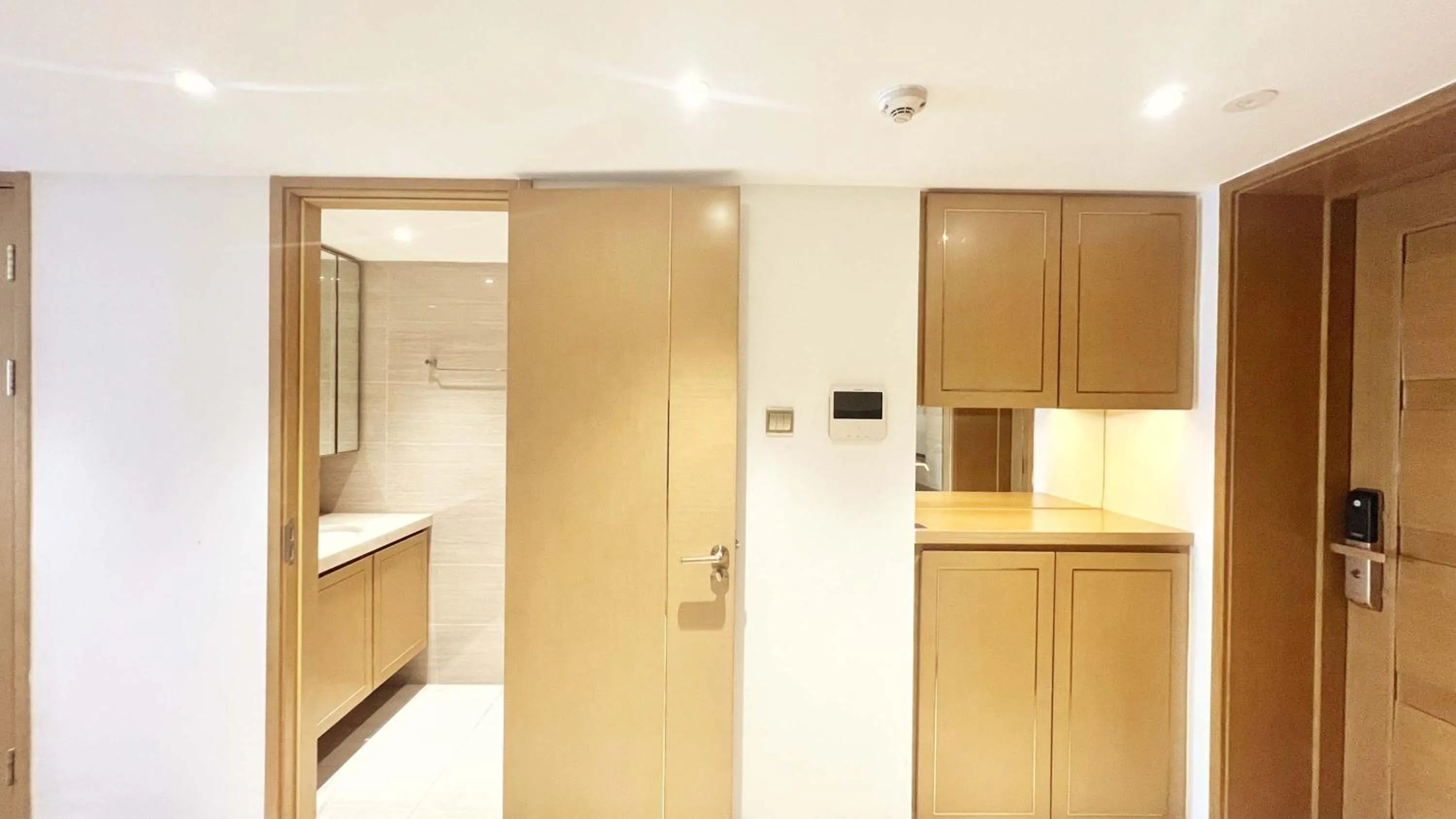 wardrobe in Hongqiao Aegean Sea LOFT Apartment