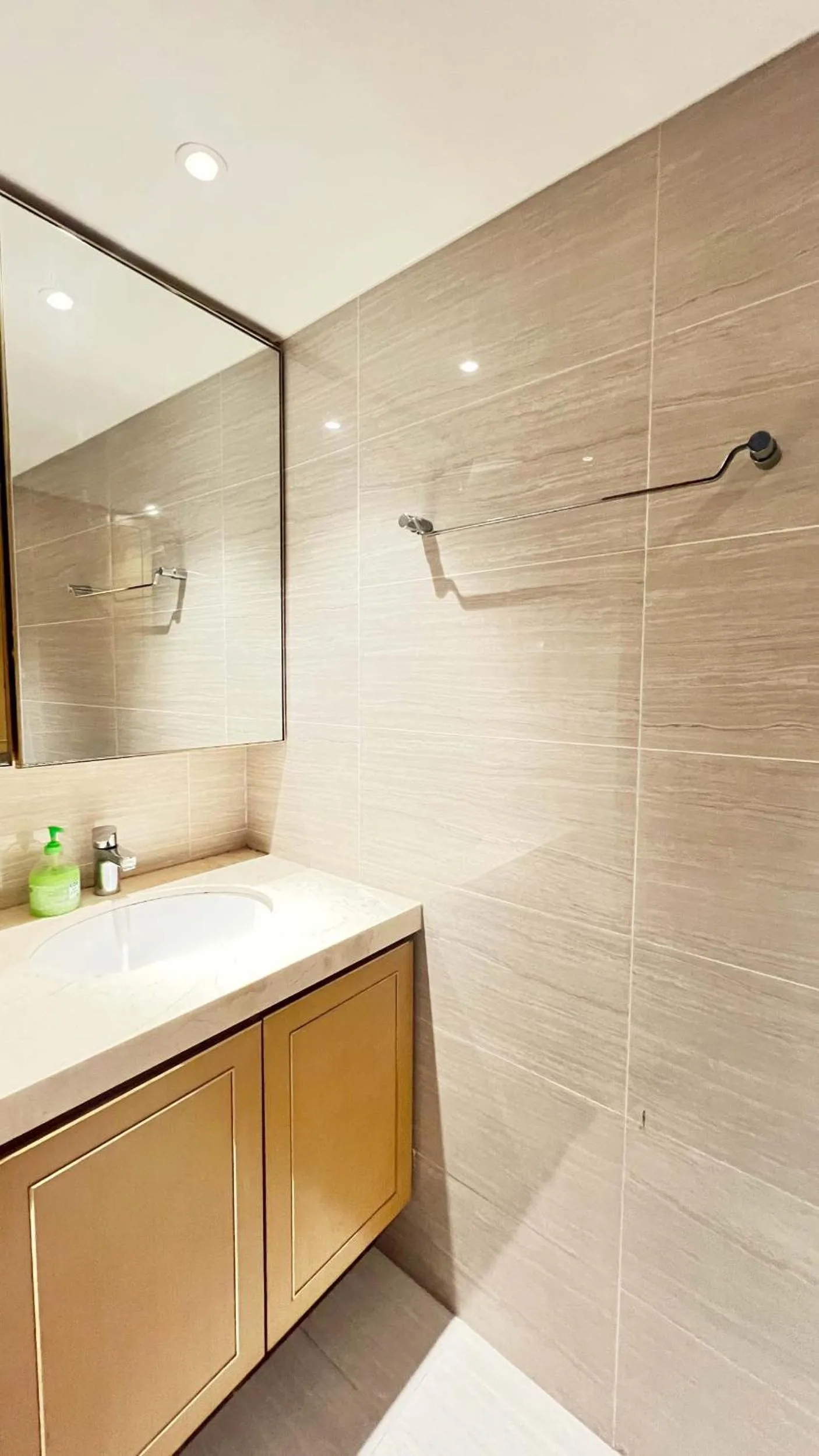 Shower in Hongqiao Aegean Sea LOFT Apartment