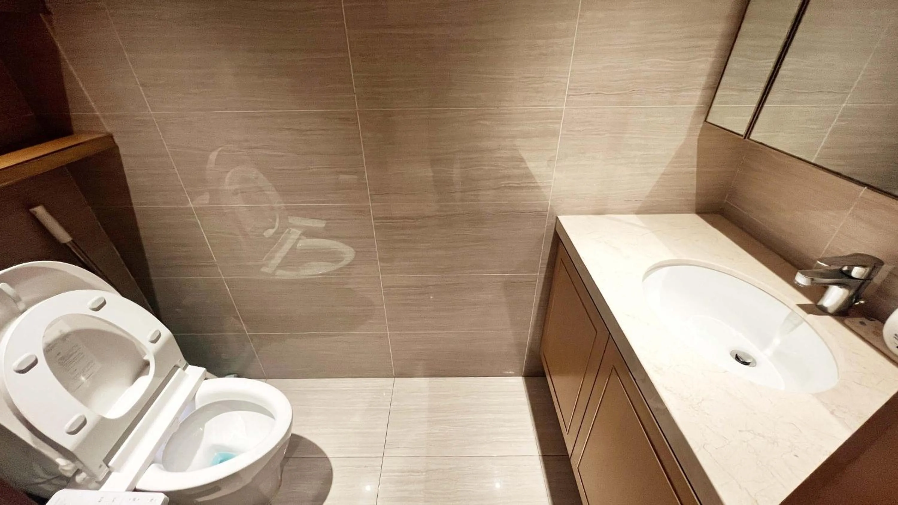 Shower in Hongqiao Aegean Sea LOFT Apartment