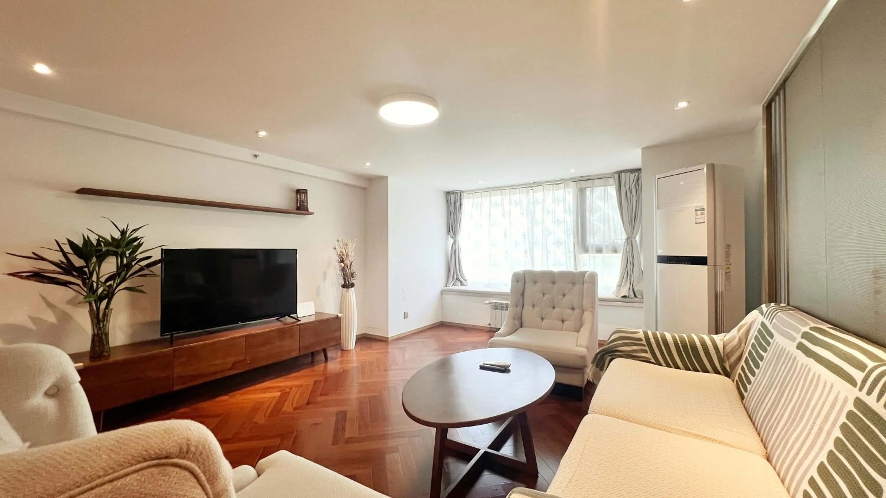 TV and multimedia in Hongqiao Aegean Sea LOFT Apartment