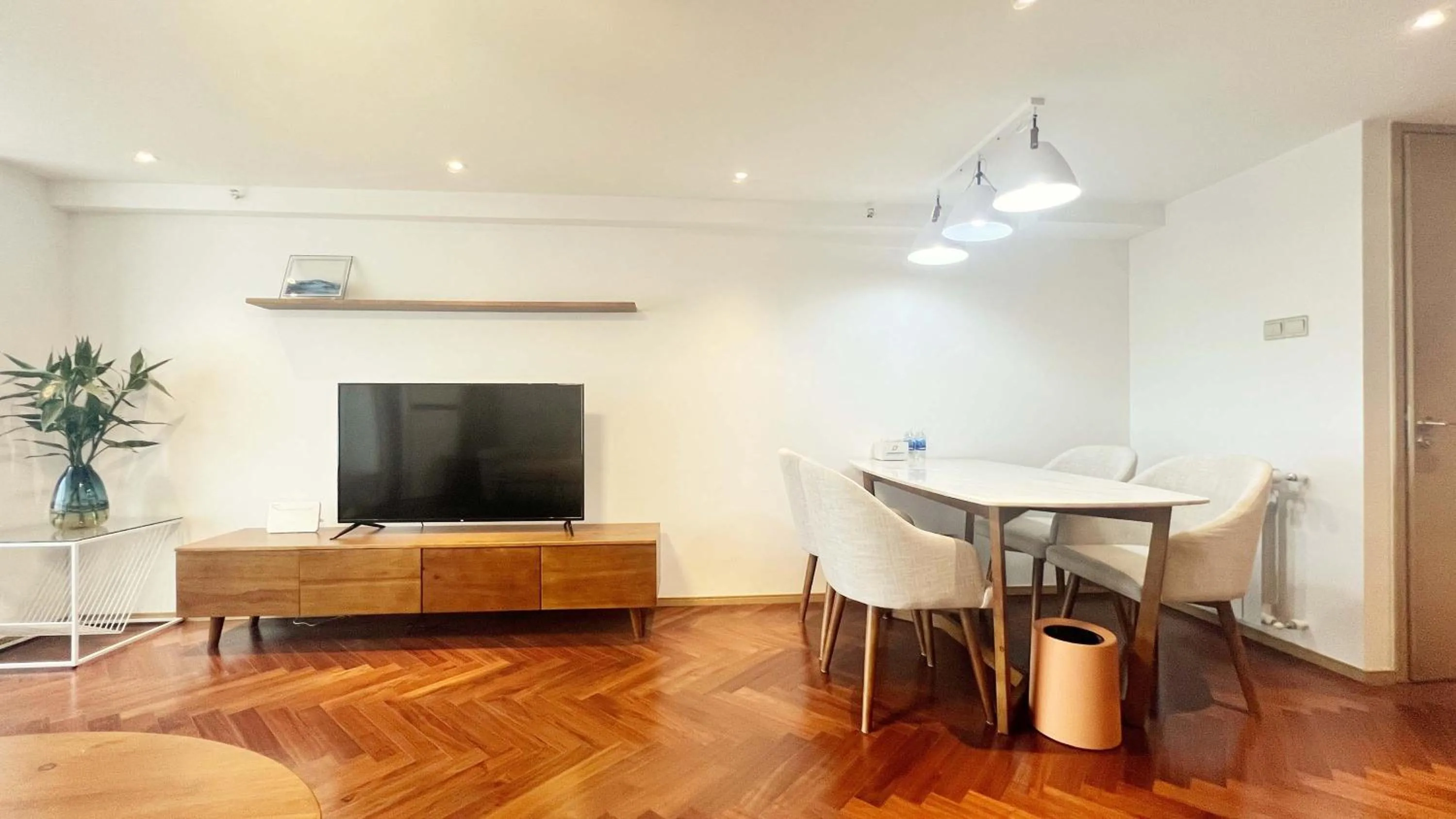 TV and multimedia in Hongqiao Aegean Sea LOFT Apartment