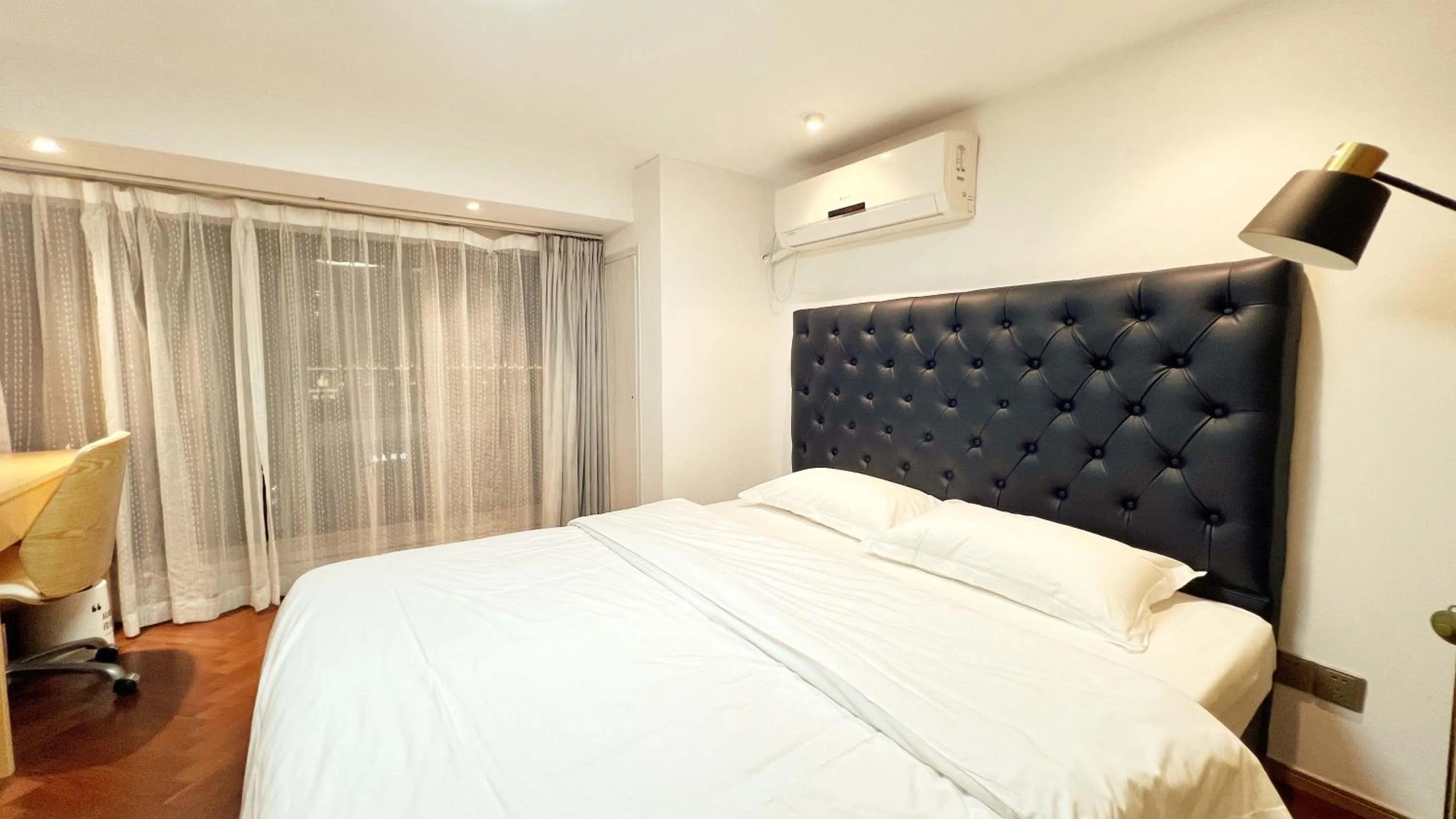 Photo of the whole room, Bed in Hongqiao Aegean Sea LOFT Apartment