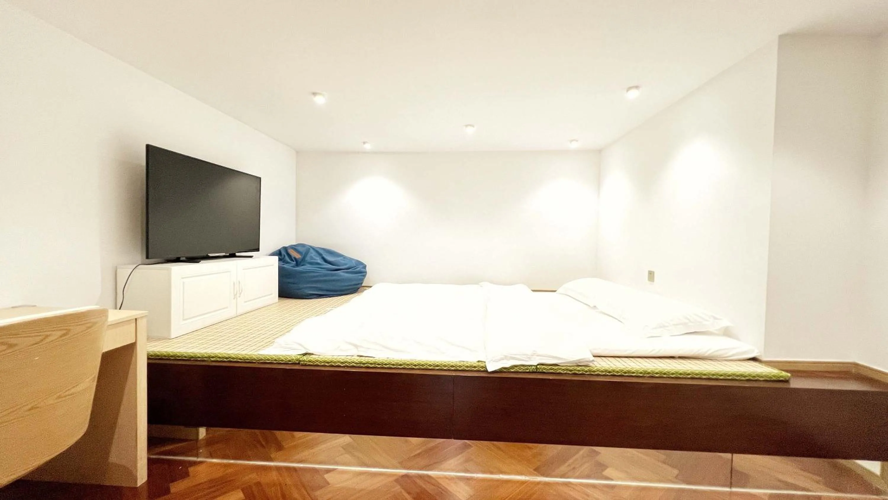 Bed in Hongqiao Aegean Sea LOFT Apartment