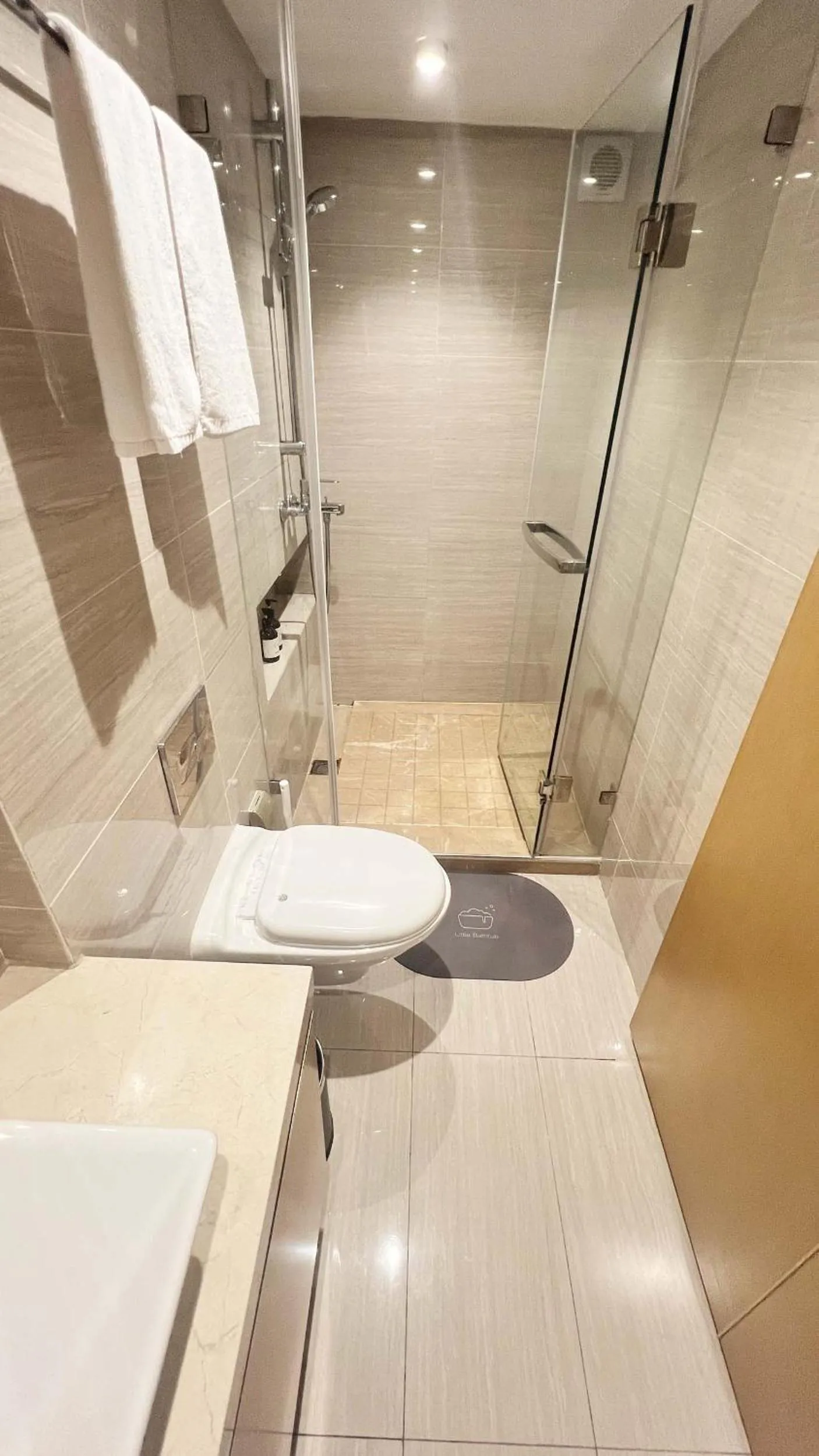 Shower in Hongqiao Aegean Sea LOFT Apartment