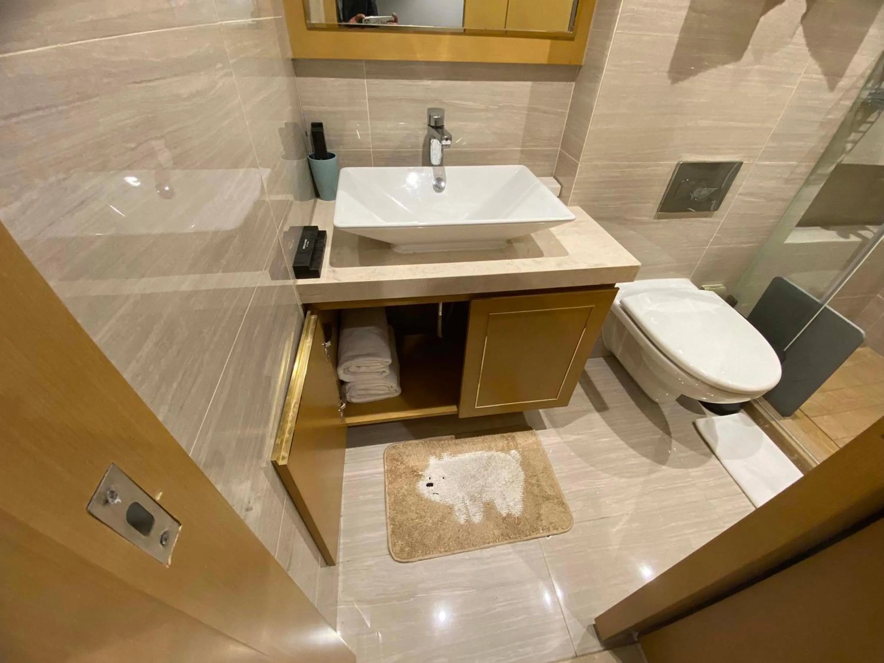 Shower in Hongqiao Aegean Sea LOFT Apartment