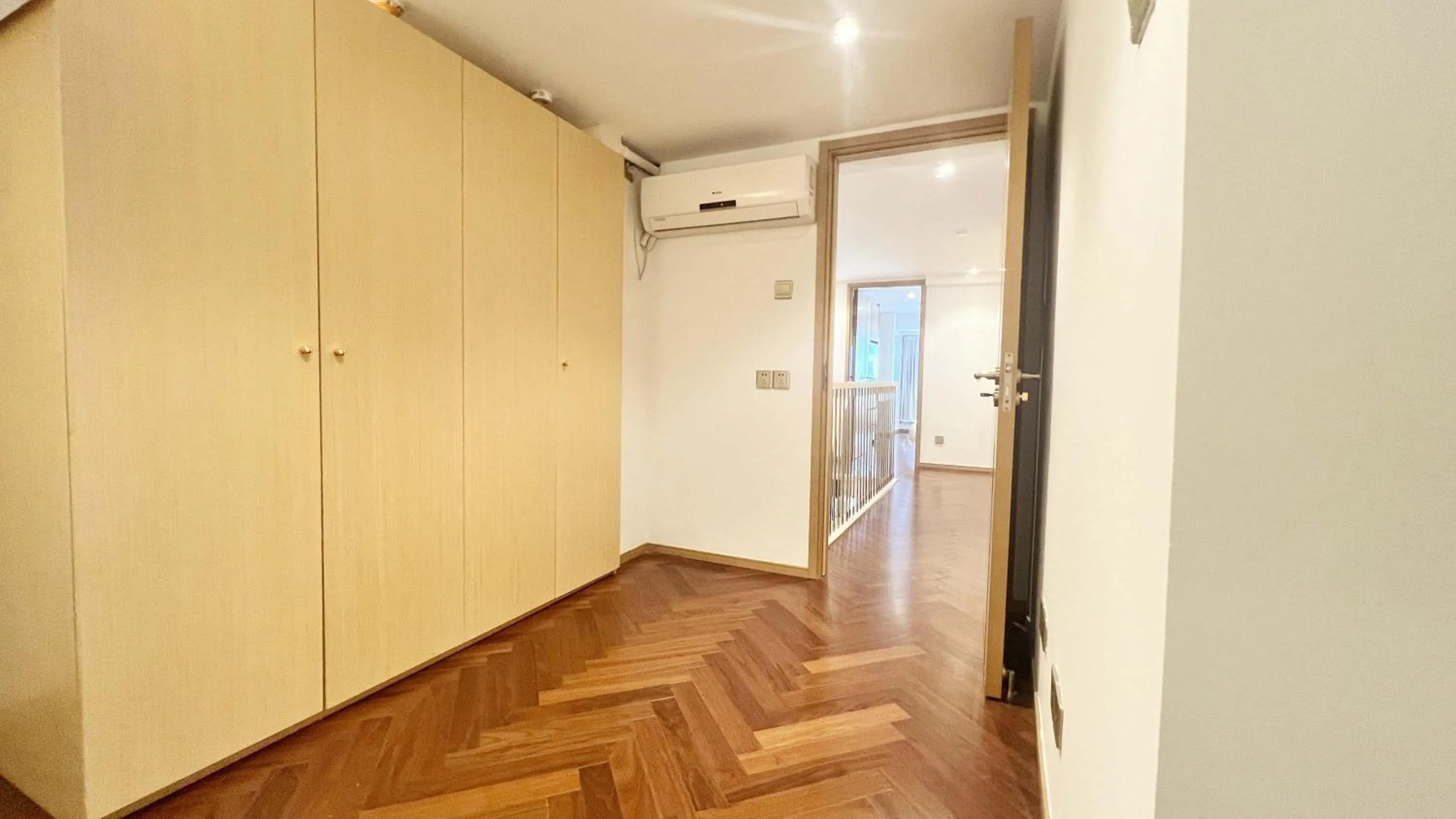 wardrobe in Hongqiao Aegean Sea LOFT Apartment