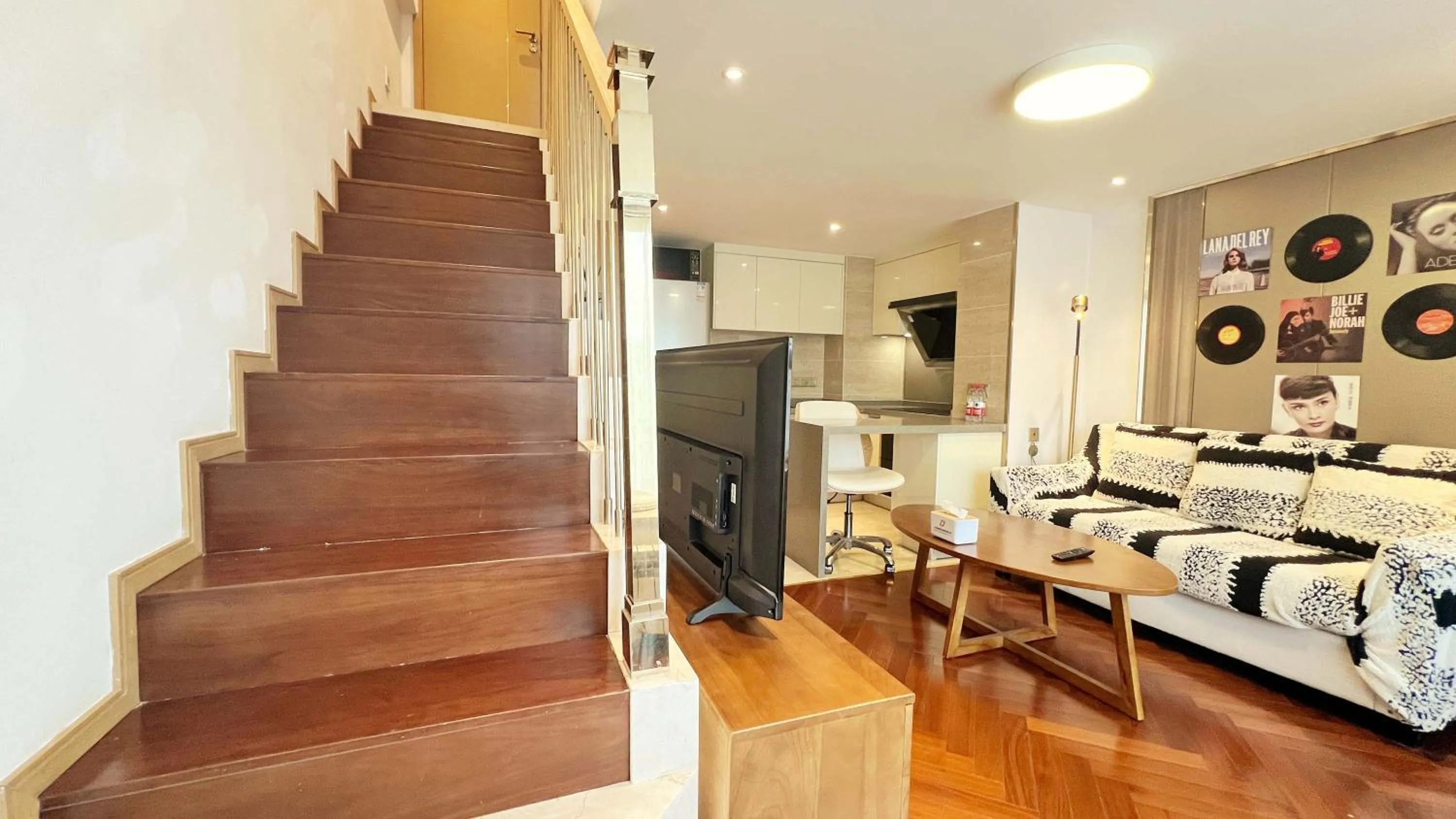 TV and multimedia in Hongqiao Aegean Sea LOFT Apartment