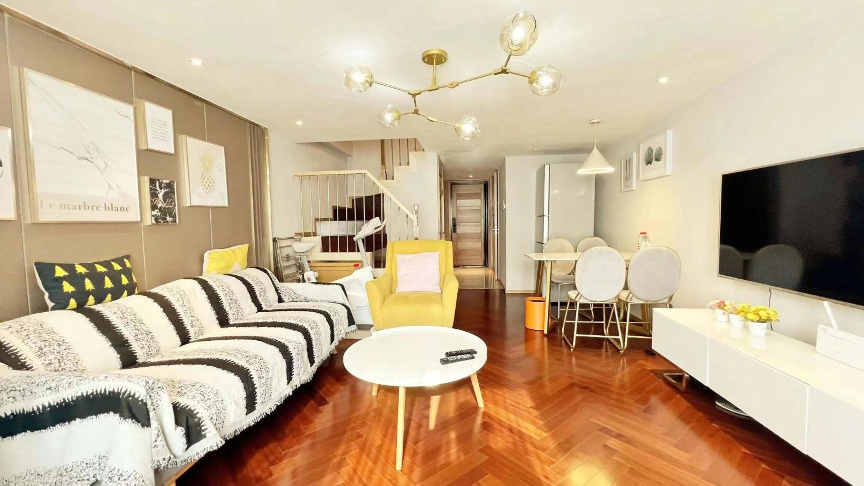 Seating area in Hongqiao Aegean Sea LOFT Apartment