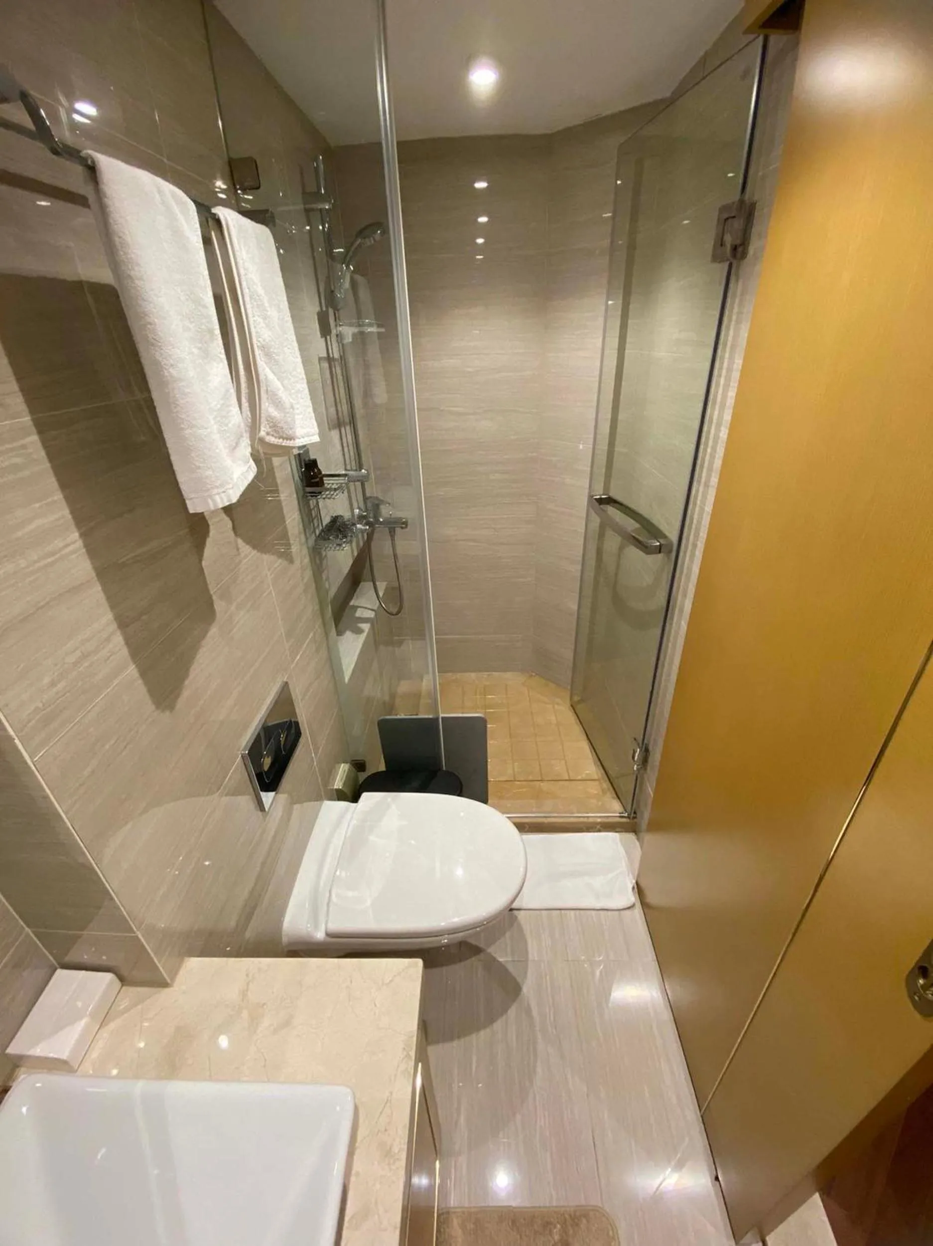 Shower in Hongqiao Aegean Sea LOFT Apartment
