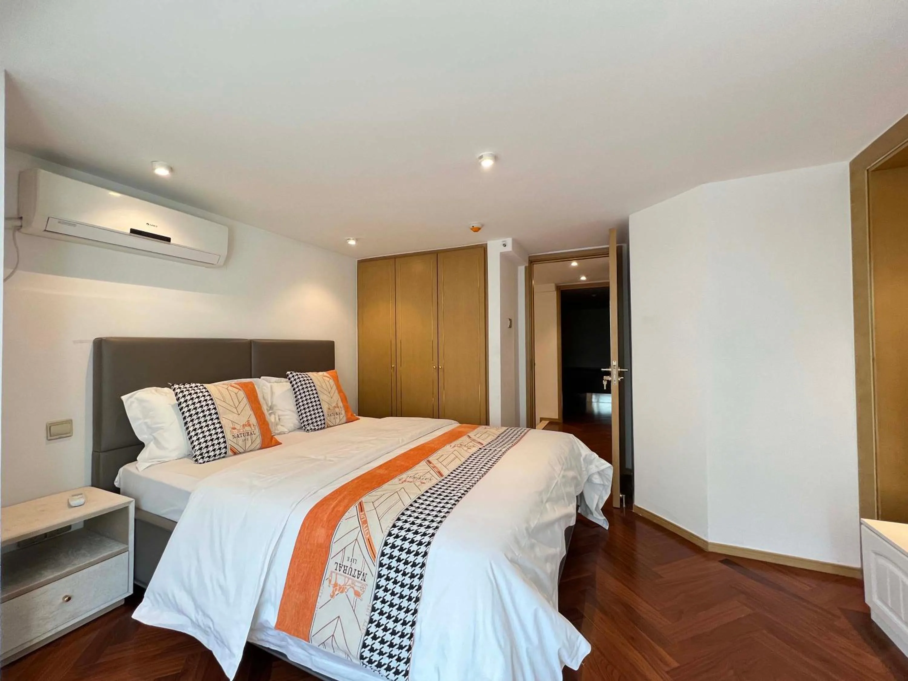 Bed in Hongqiao Aegean Sea LOFT Apartment