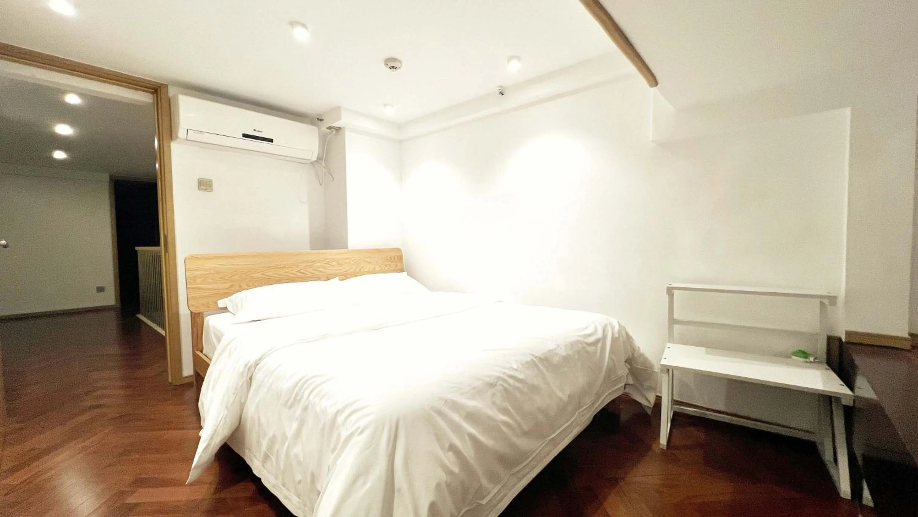 Bed in Hongqiao Aegean Sea LOFT Apartment