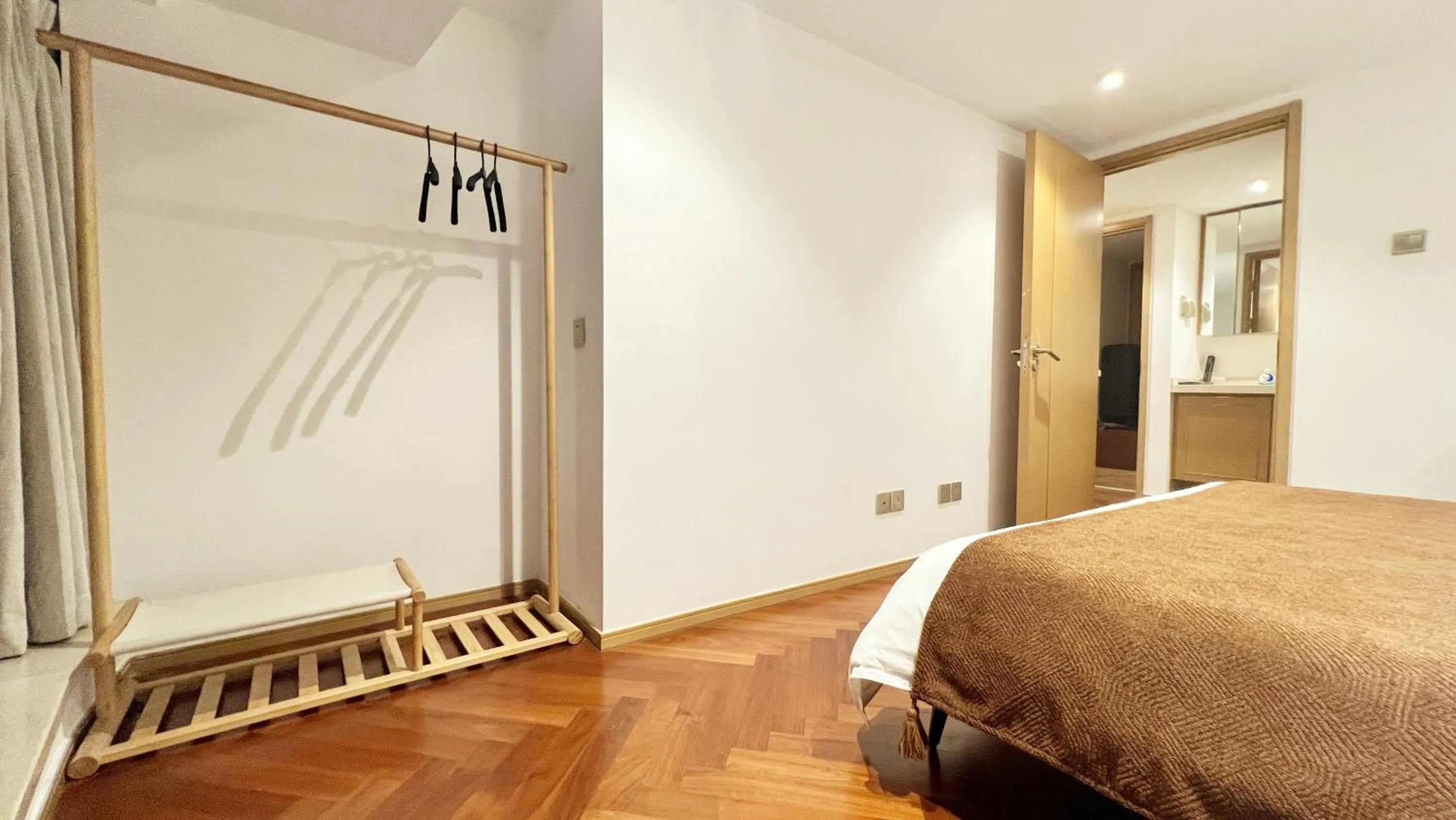 Photo of the whole room, Bed in Hongqiao Aegean Sea LOFT Apartment