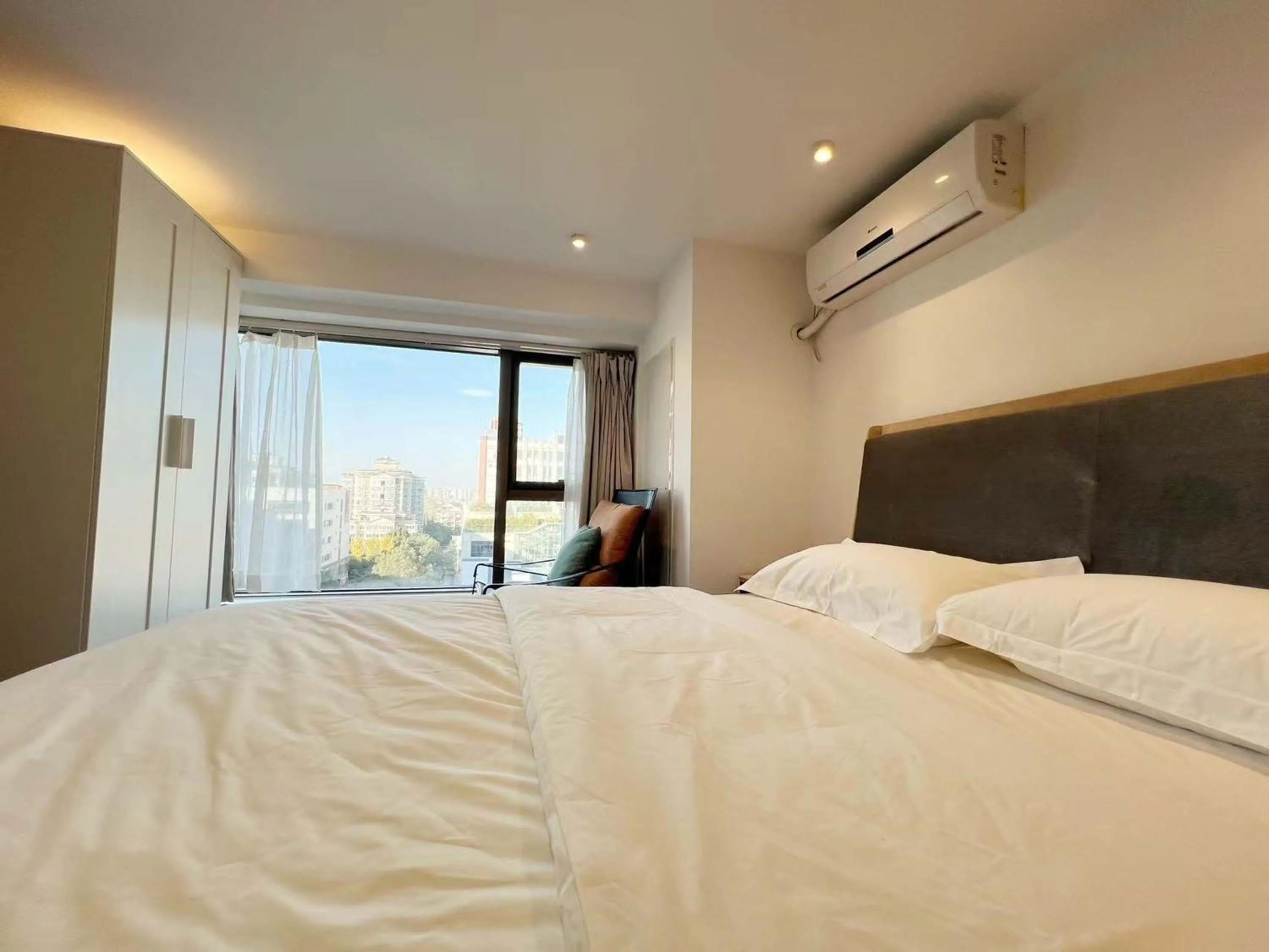 Bed in Hongqiao Aegean Sea LOFT Apartment