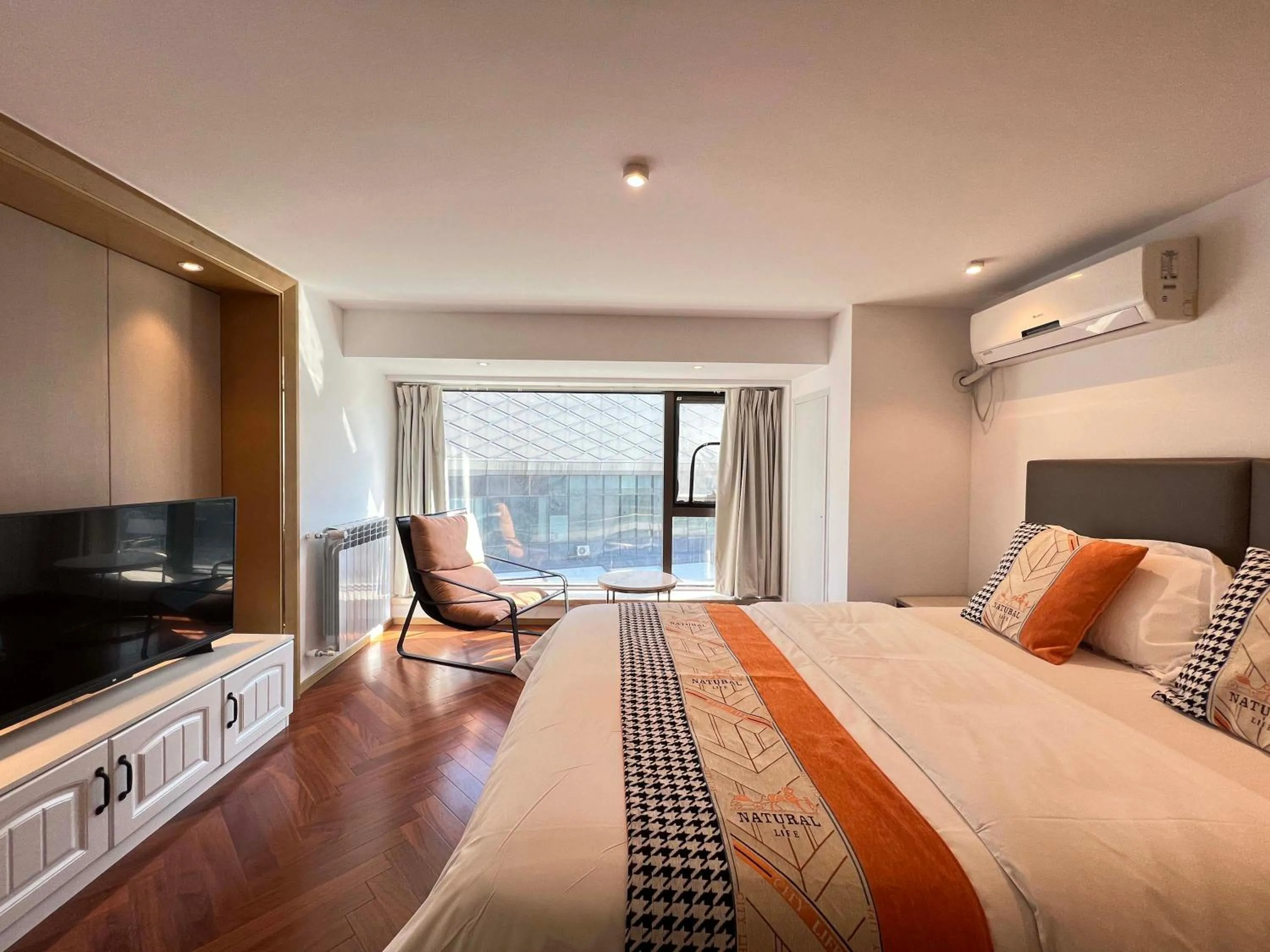 TV and multimedia, Bed in Hongqiao Aegean Sea LOFT Apartment