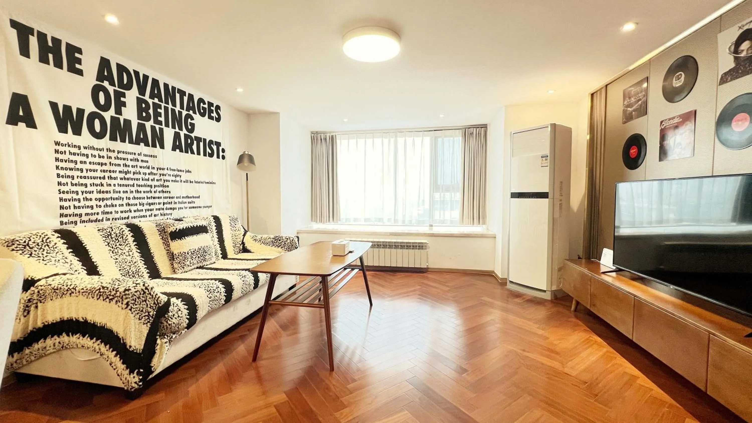 TV and multimedia in Hongqiao Aegean Sea LOFT Apartment