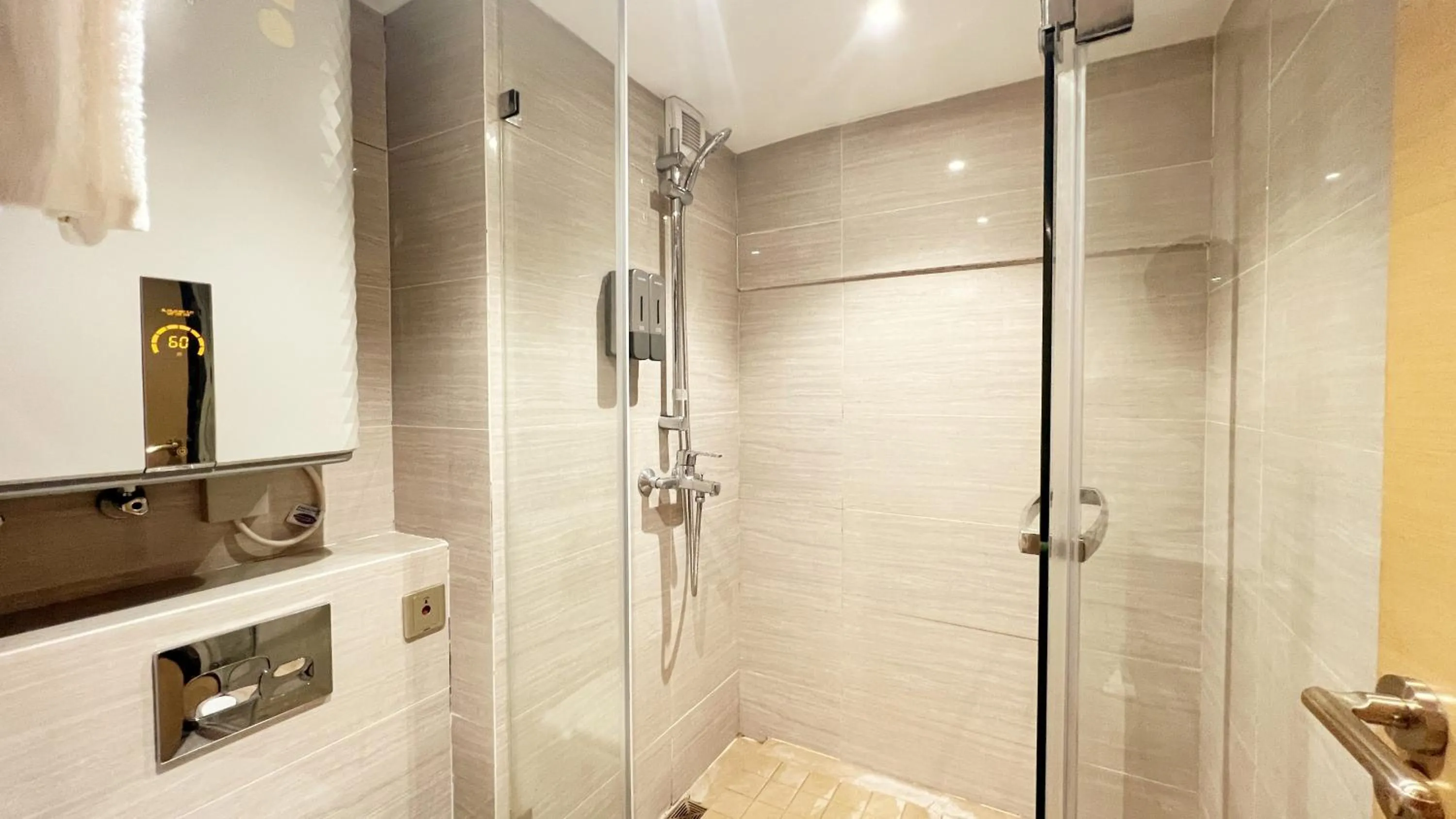 Shower in Hongqiao Aegean Sea LOFT Apartment