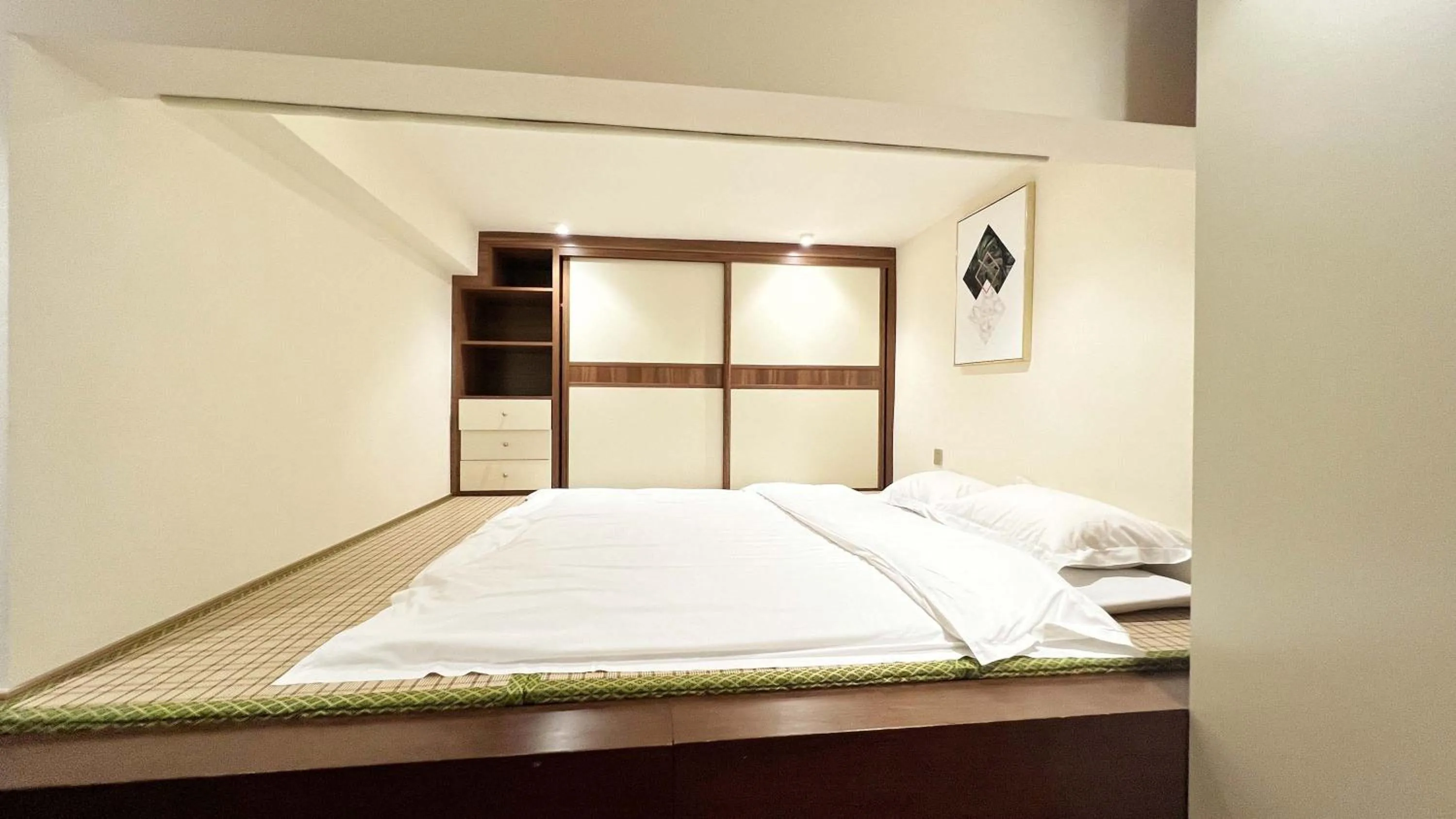 Photo of the whole room, Bed in Hongqiao Aegean Sea LOFT Apartment