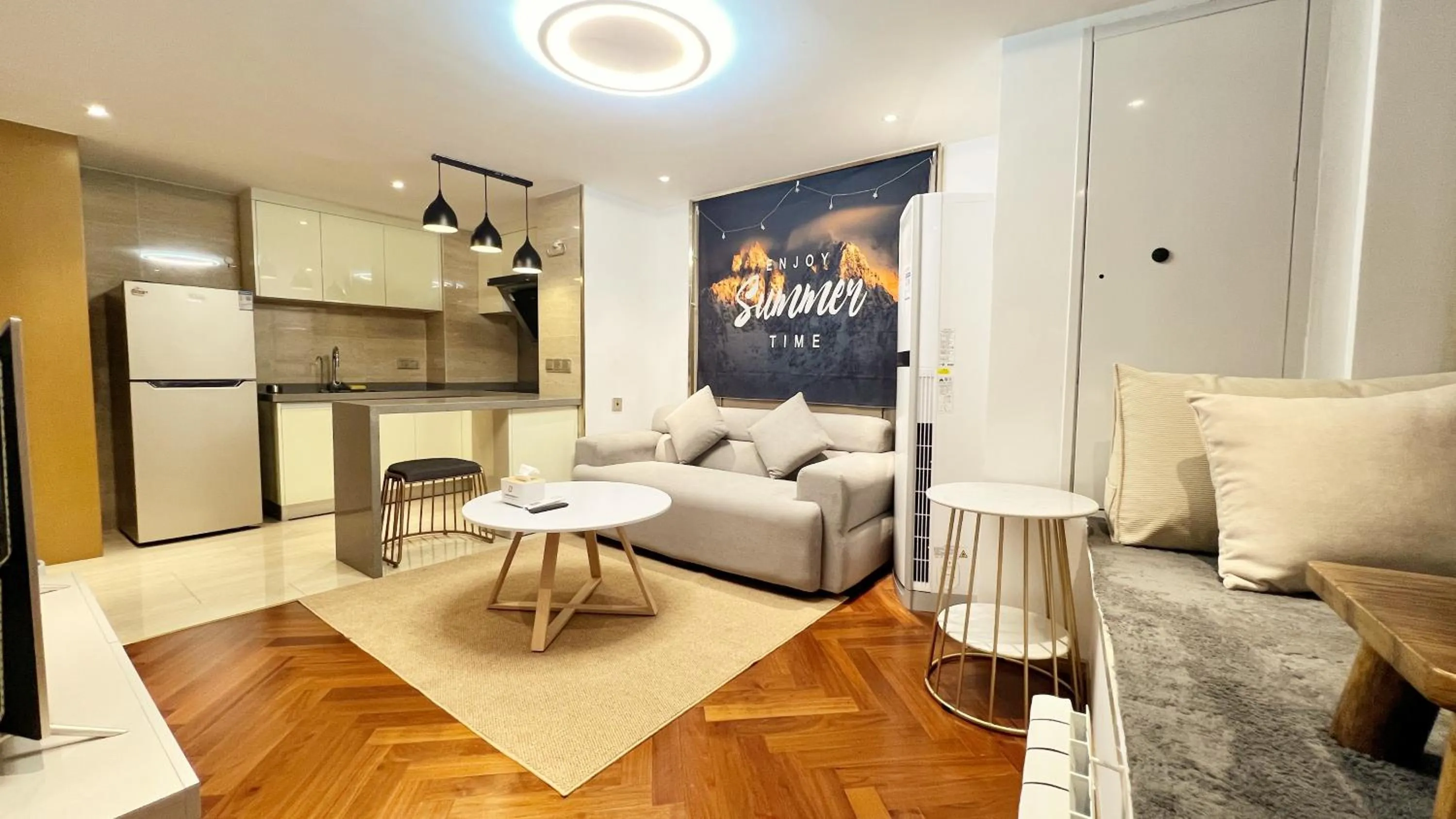 Photo of the whole room in Hongqiao Aegean Sea LOFT Apartment