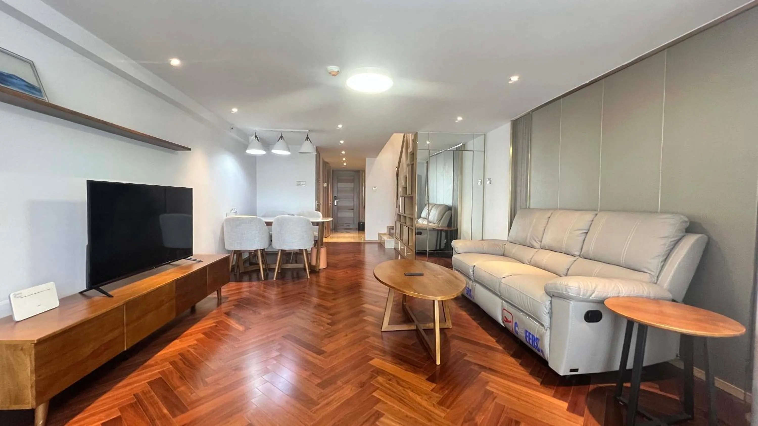 TV and multimedia in Hongqiao Aegean Sea LOFT Apartment