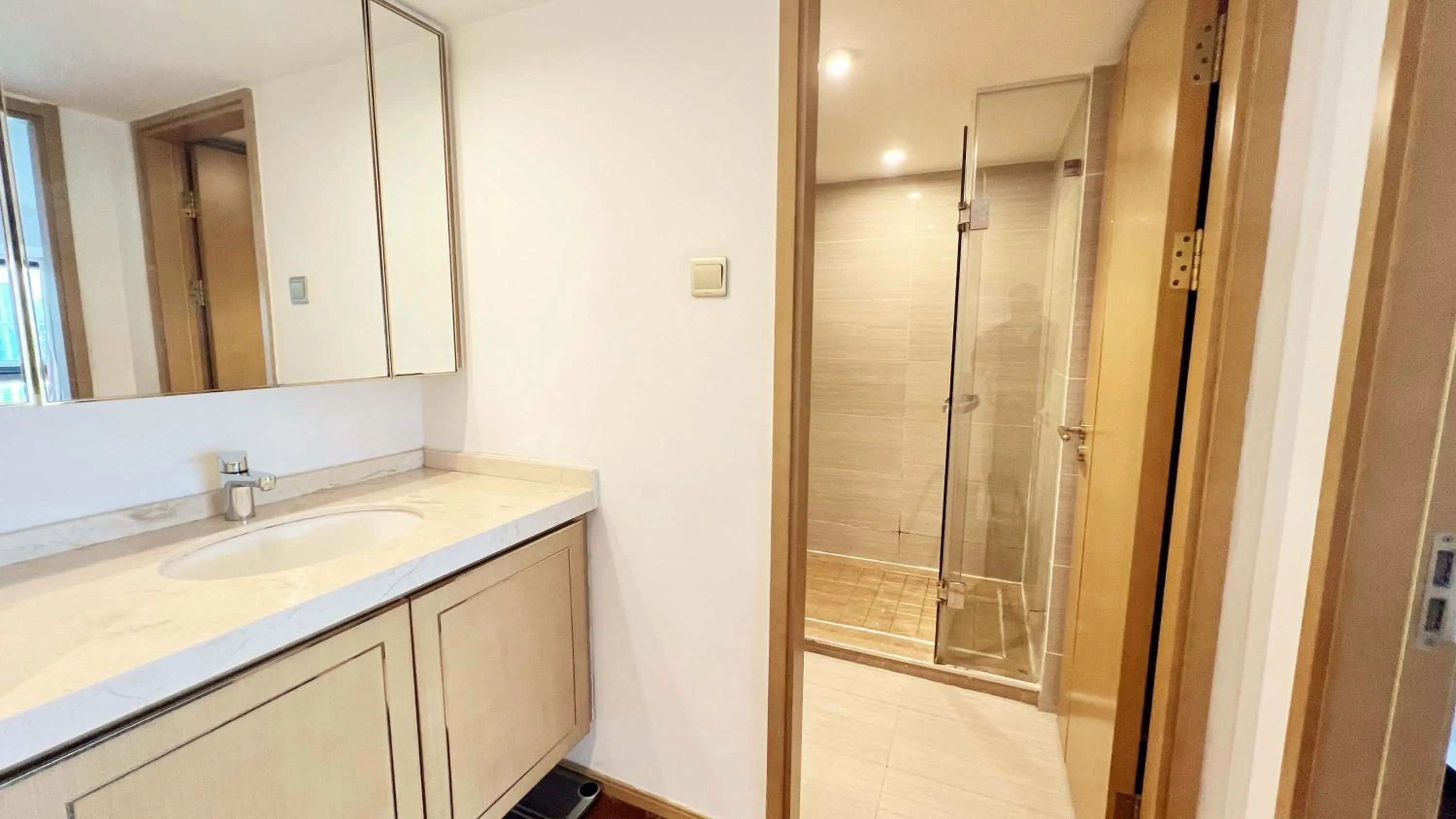 Shower in Hongqiao Aegean Sea LOFT Apartment
