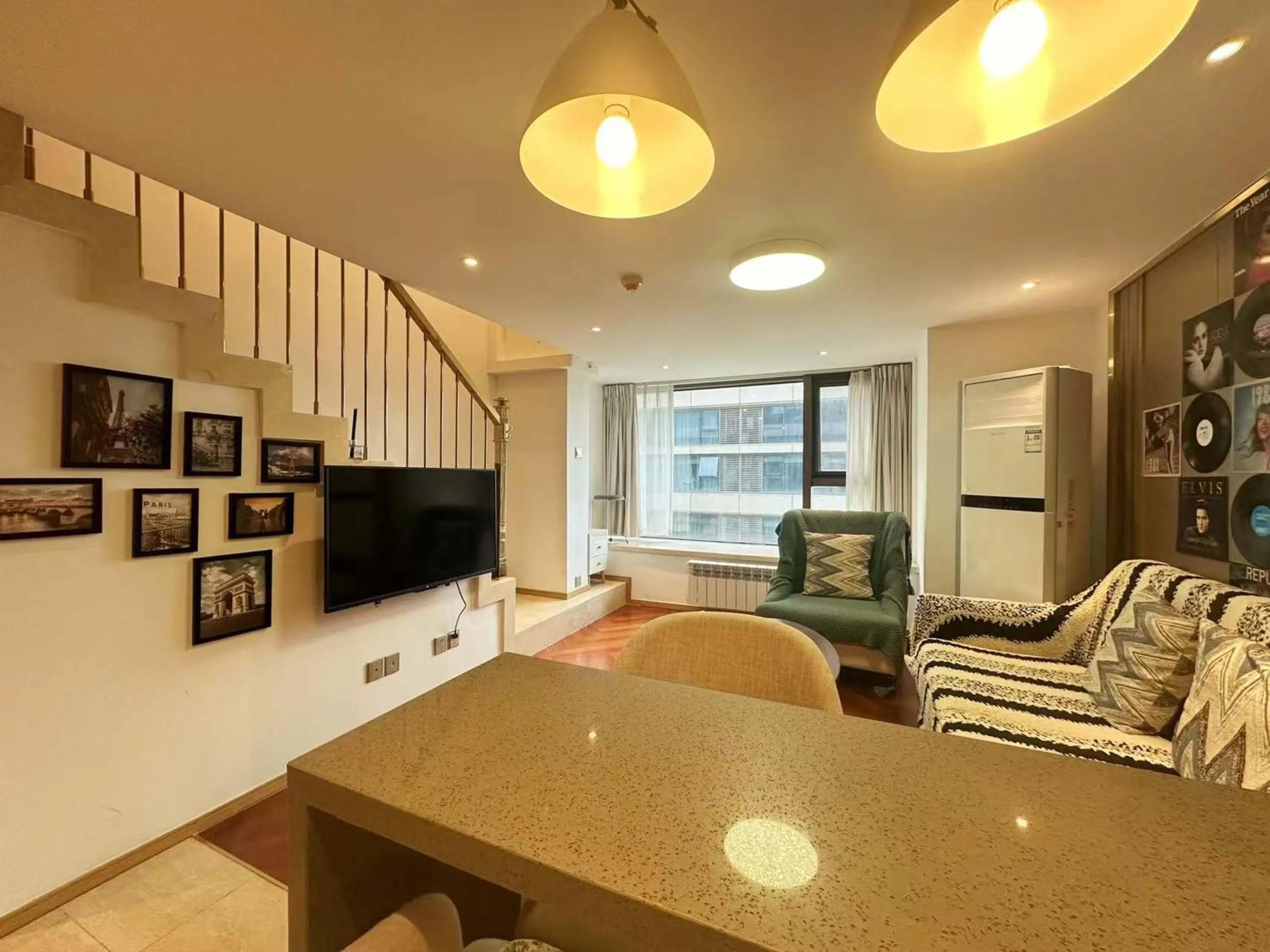 TV and multimedia in Hongqiao Aegean Sea LOFT Apartment