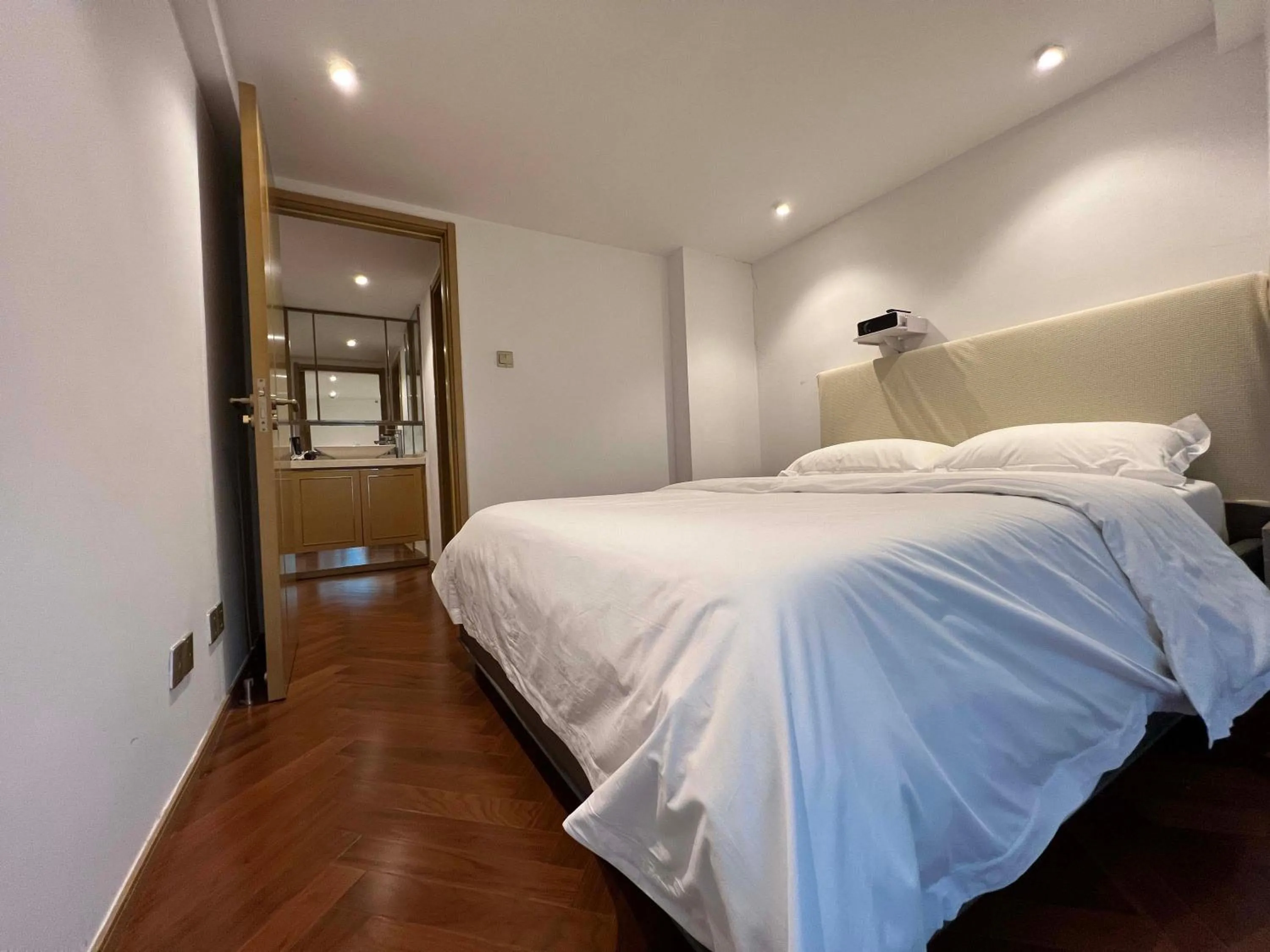 Photo of the whole room, Bed in Hongqiao Aegean Sea LOFT Apartment