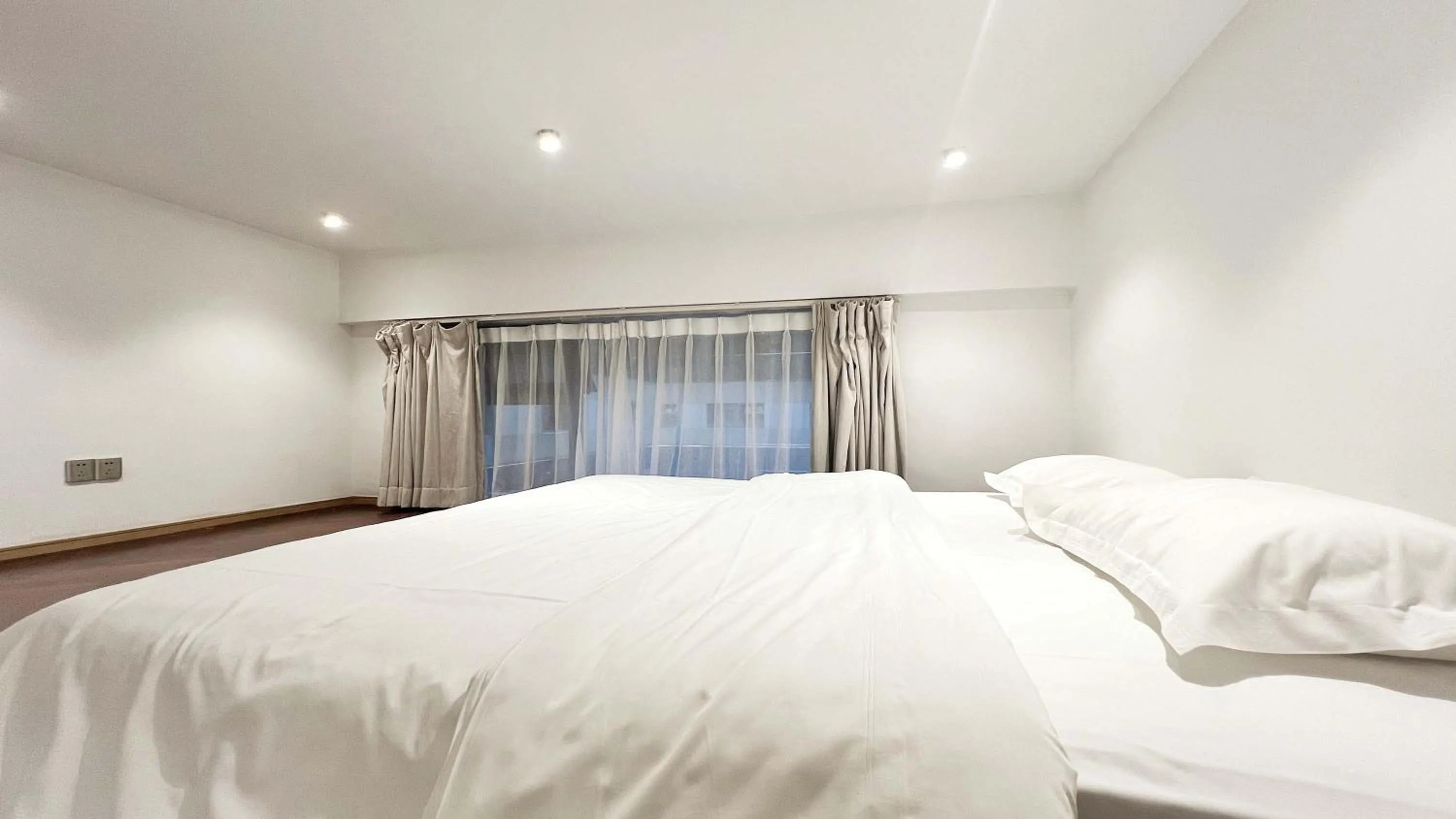 Photo of the whole room, Bed in Hongqiao Aegean Sea LOFT Apartment