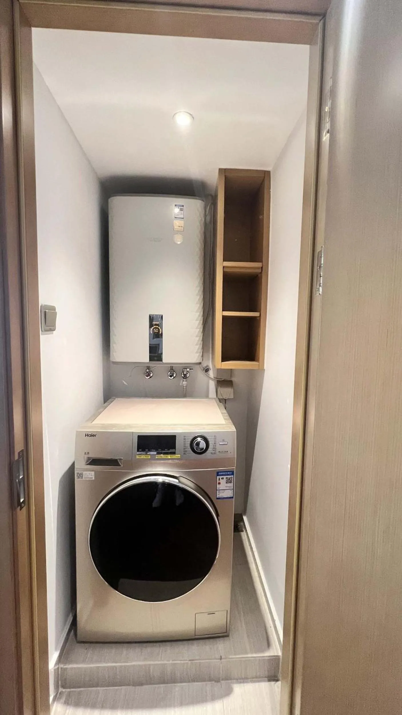 washing machine in Hongqiao Aegean Sea LOFT Apartment