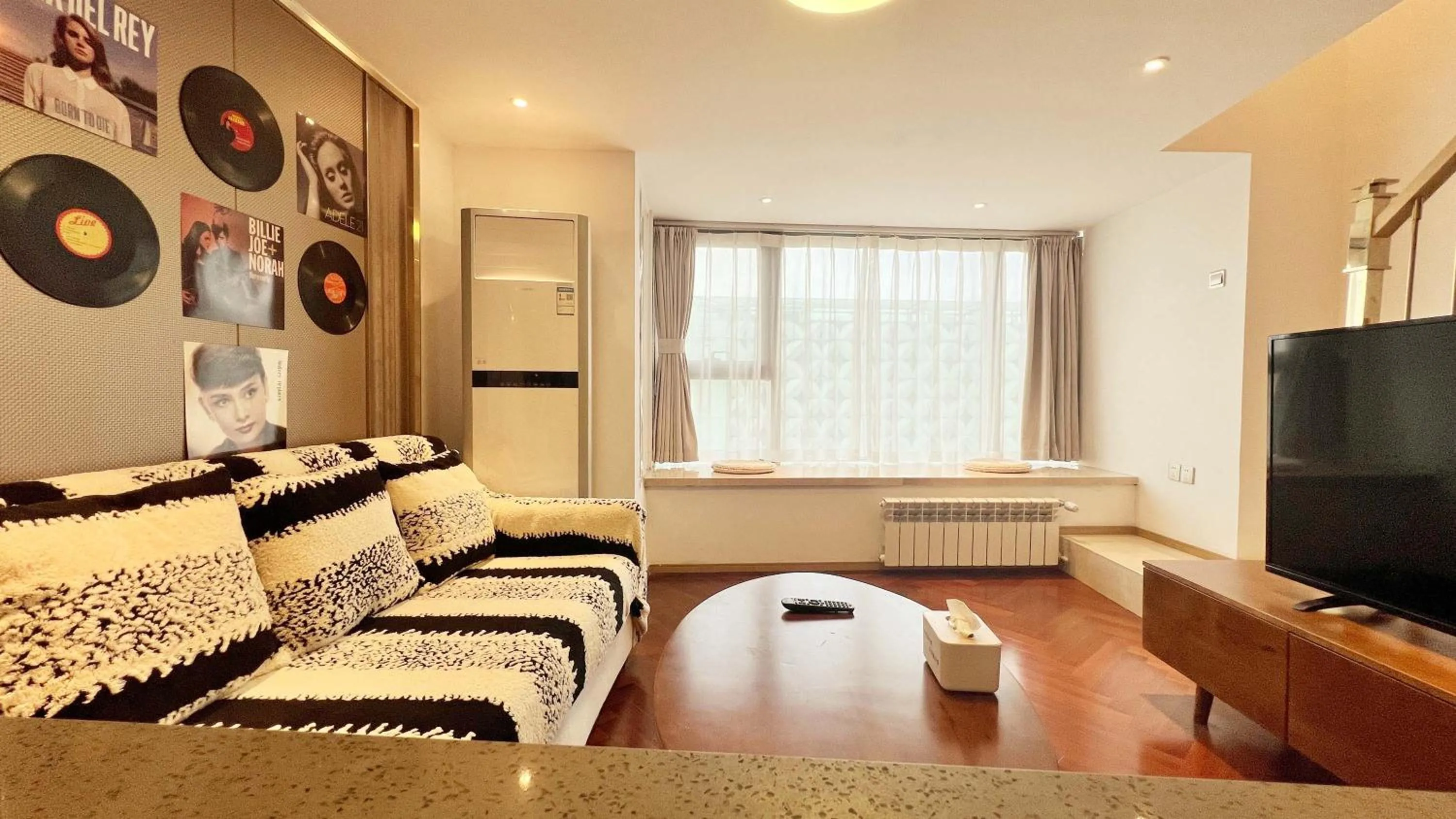 TV and multimedia in Hongqiao Aegean Sea LOFT Apartment