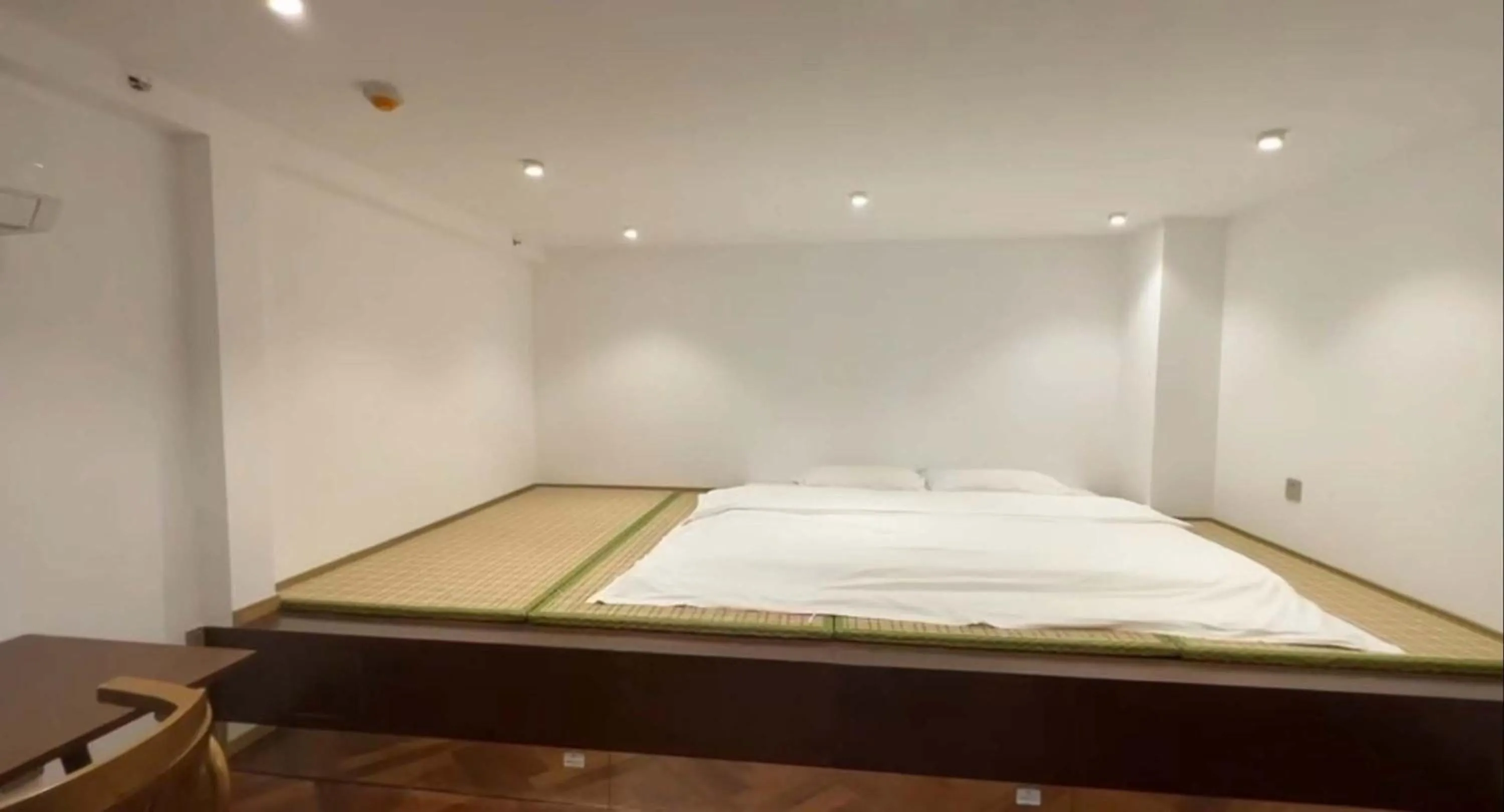 Bedroom, Bed in Hongqiao Aegean Sea LOFT Apartment