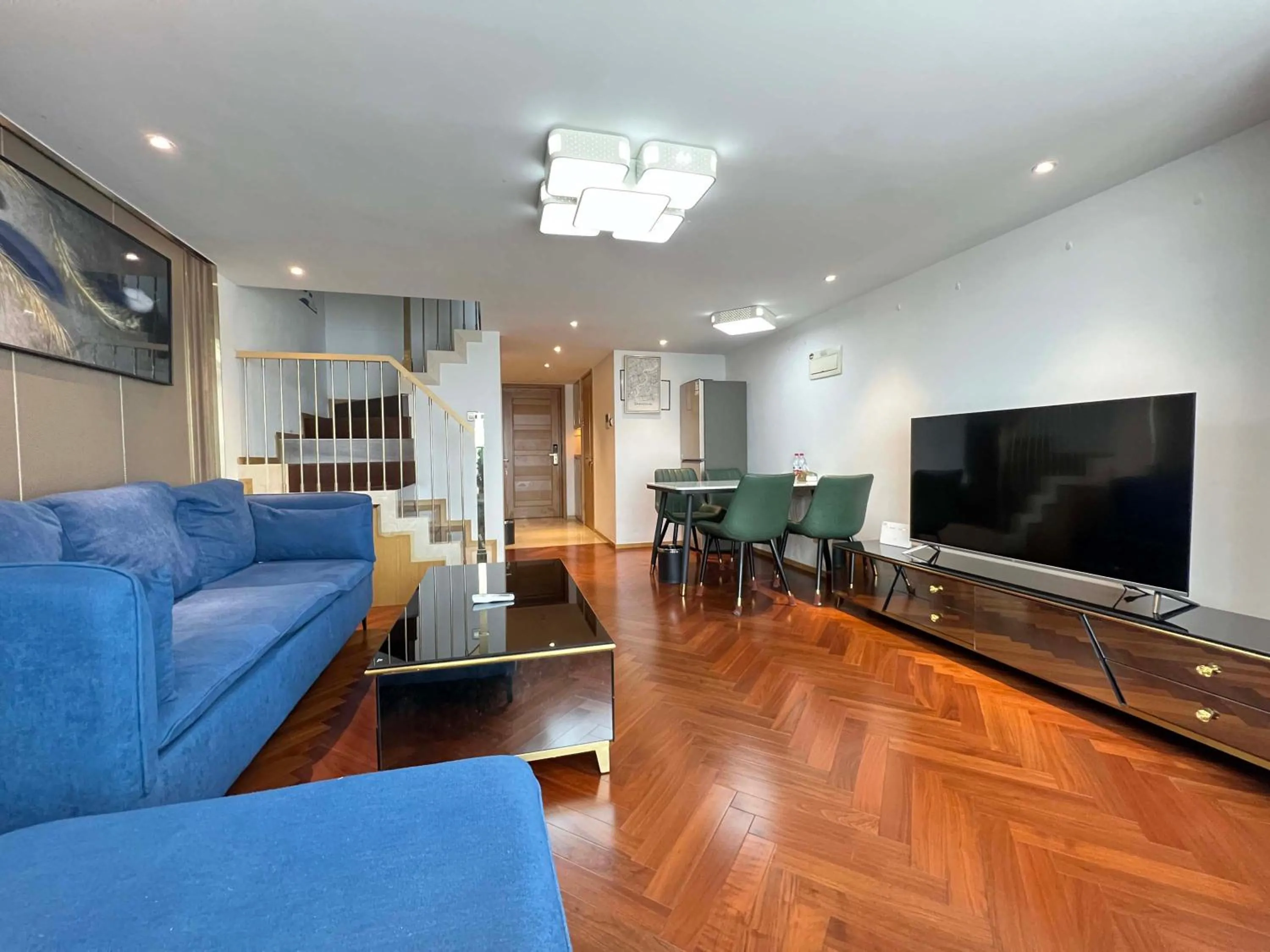 TV and multimedia in Hongqiao Aegean Sea LOFT Apartment