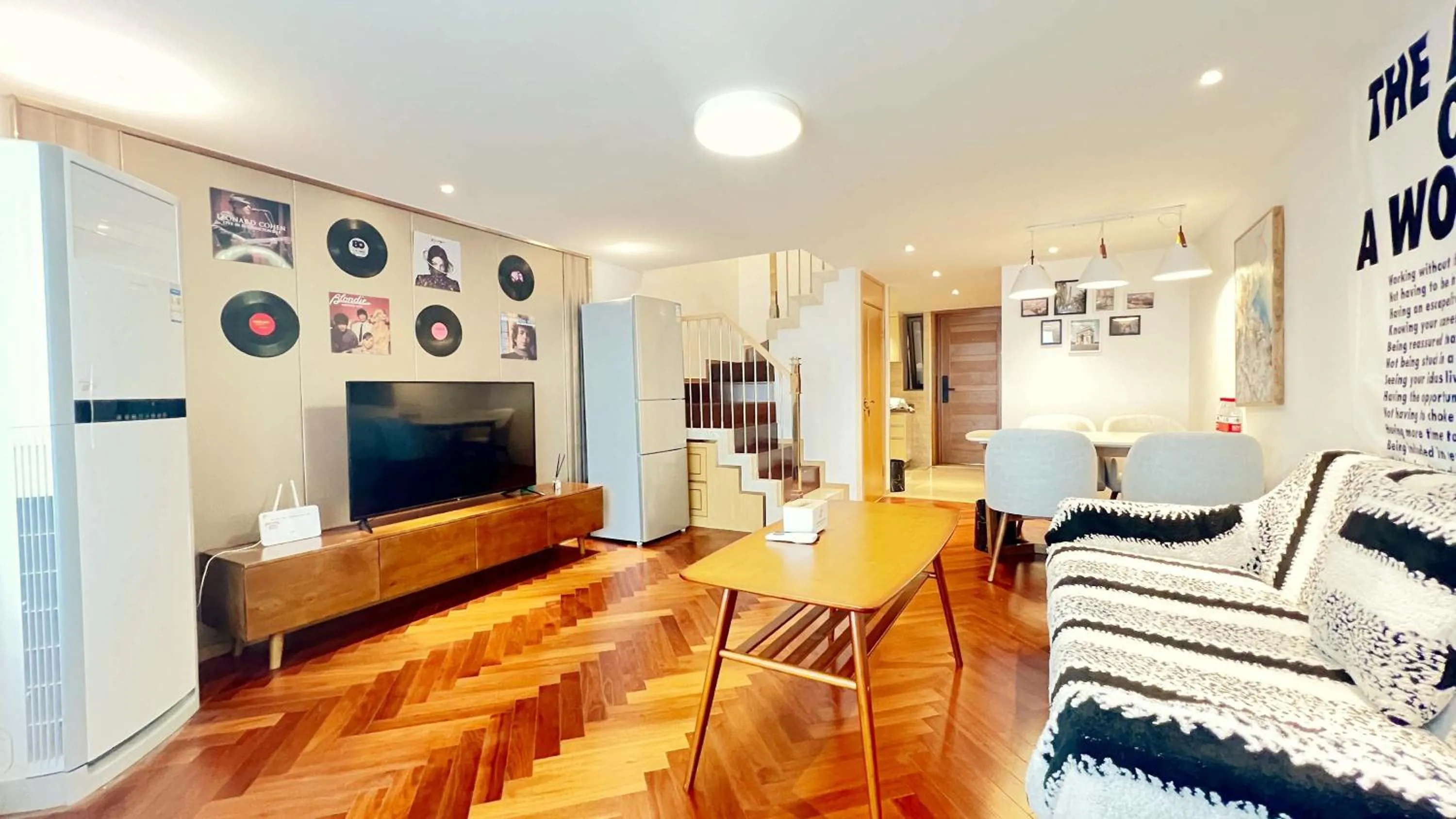 Communal lounge/ TV room in Hongqiao Aegean Sea LOFT Apartment