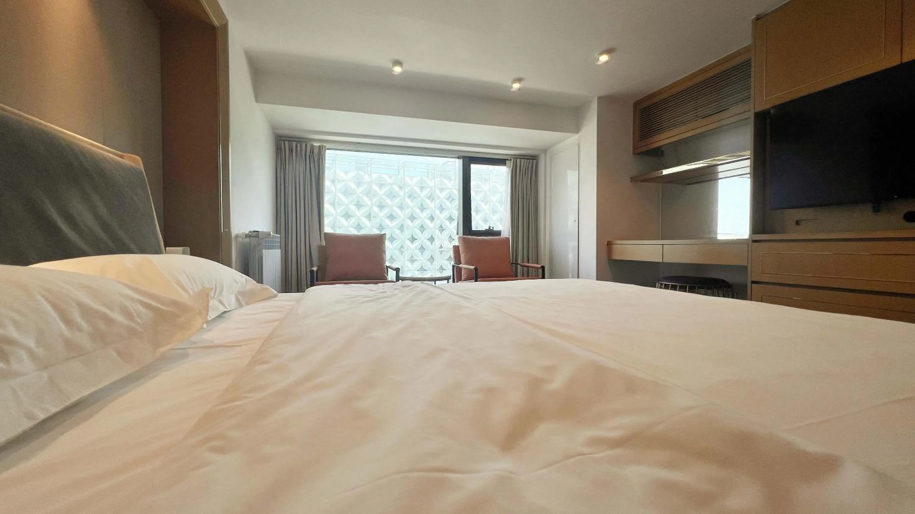 Photo of the whole room, Bed in Hongqiao Aegean Sea LOFT Apartment